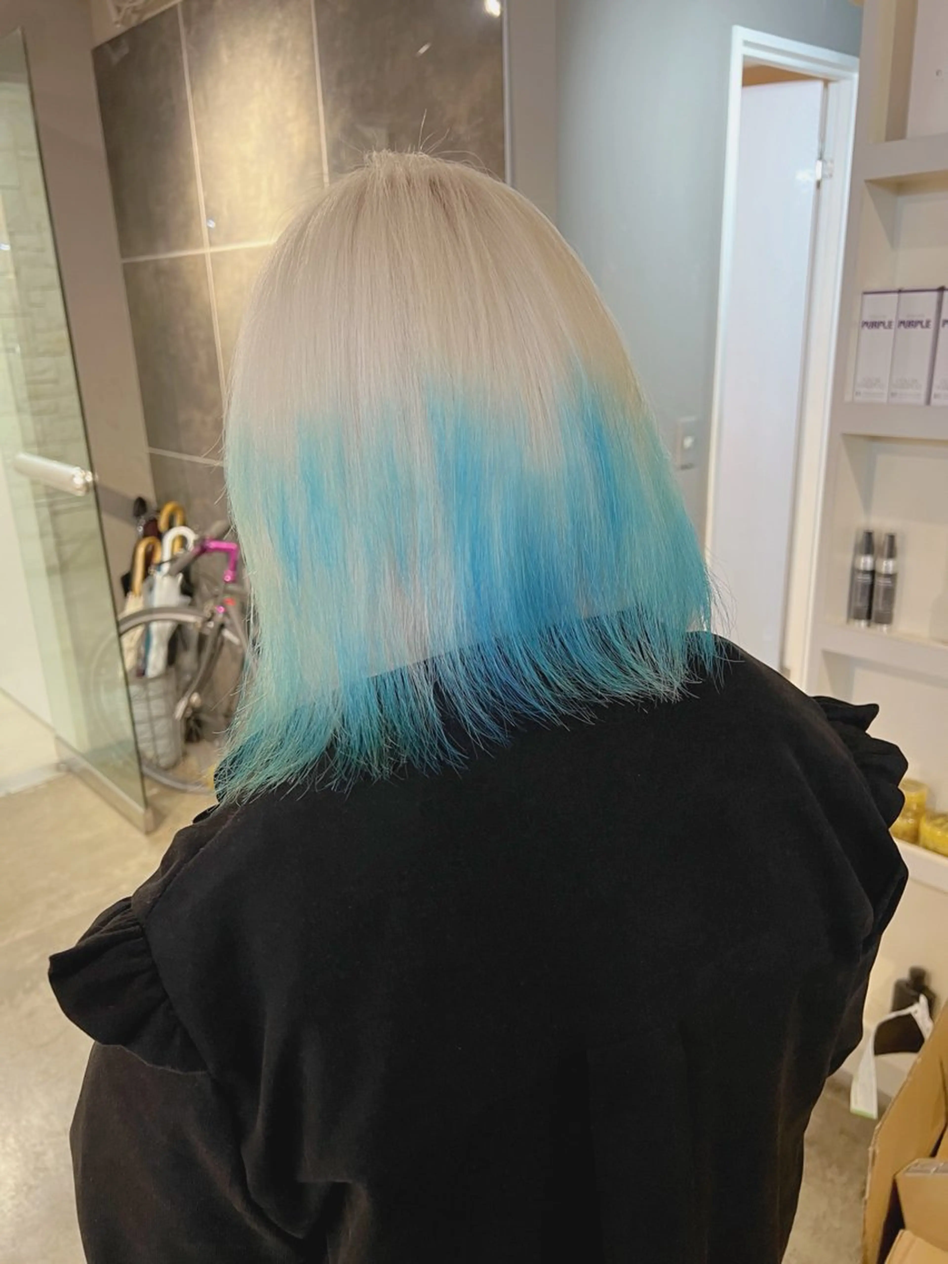 ミディアム カラー ブリーチ ブルーカラー グラデーションカラー daiki 原宿のヘアスタイル