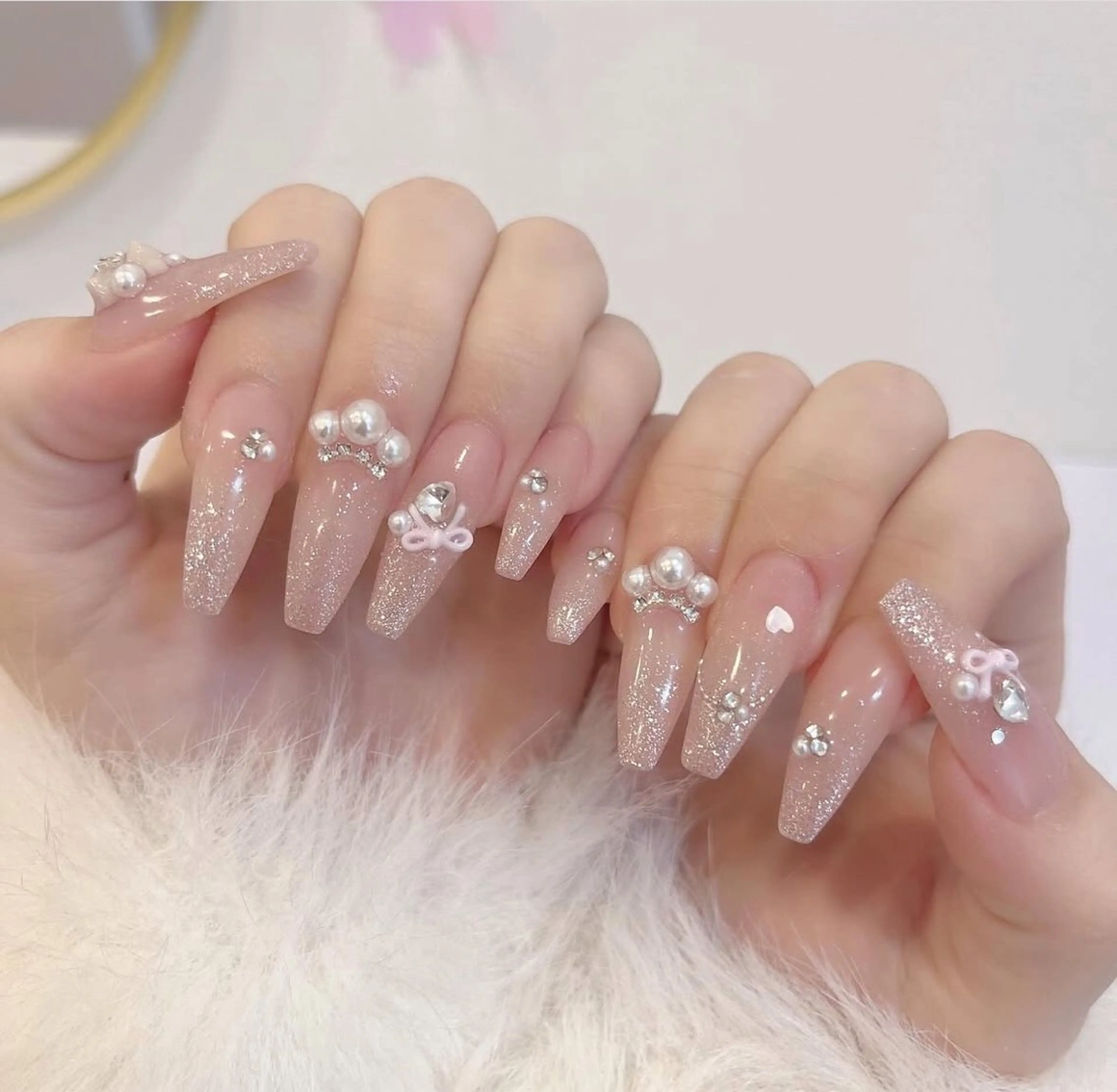ネイル 長さ出し グラデーション キラキラネイル 韓国ネイル ラメ(グリッター) ハンドネイル ハンドケア Chisa Nail Studio所属・チ サのネイルデザイン
