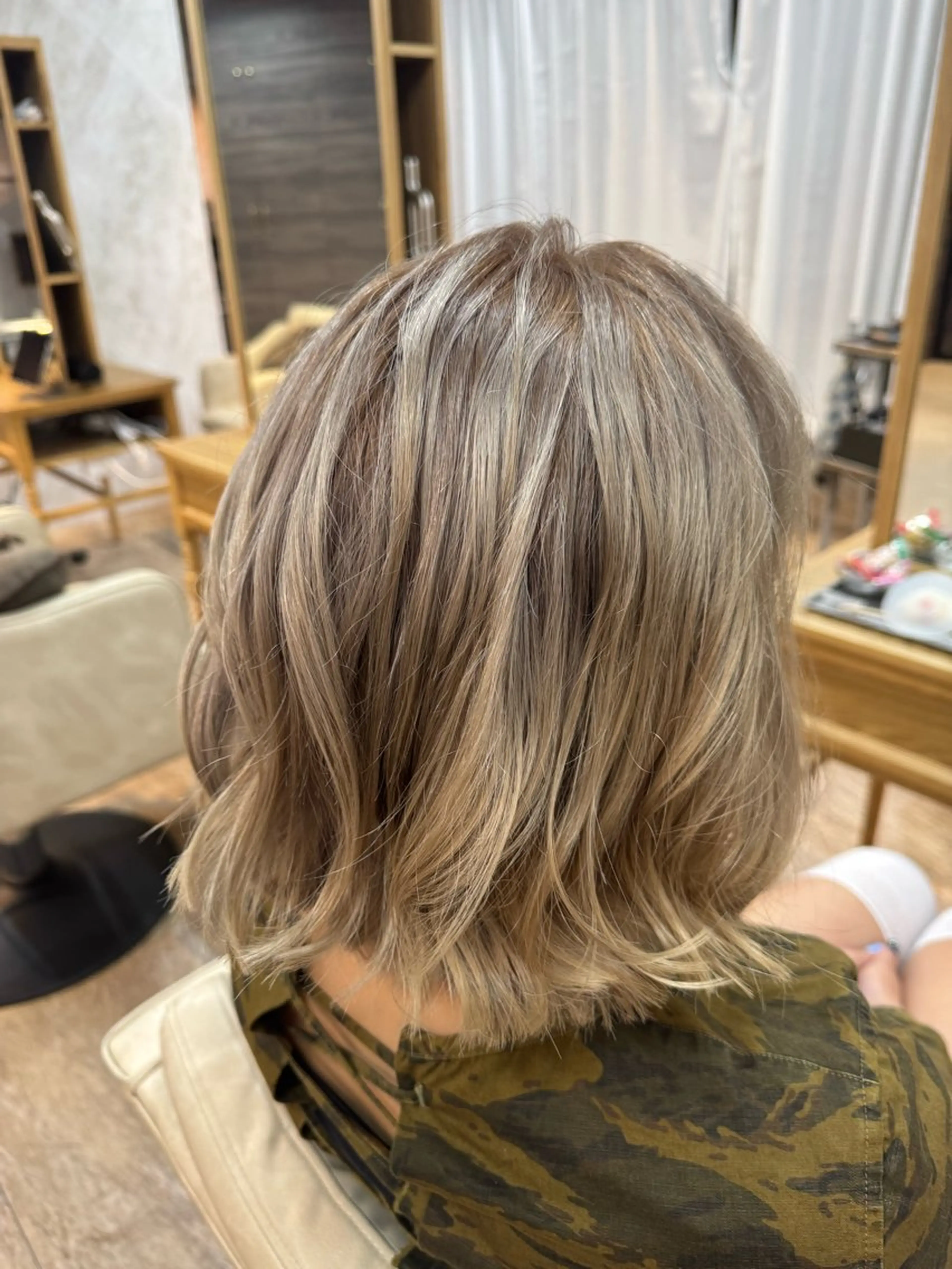 ショート カラー ベージュカラー ブリーチ ブロンド ブロンドベージュ 透明感カラー カット ヘアカラー トリートメント sweet room所属・髪質改善/ニュアンス シモンのヘアスタイル