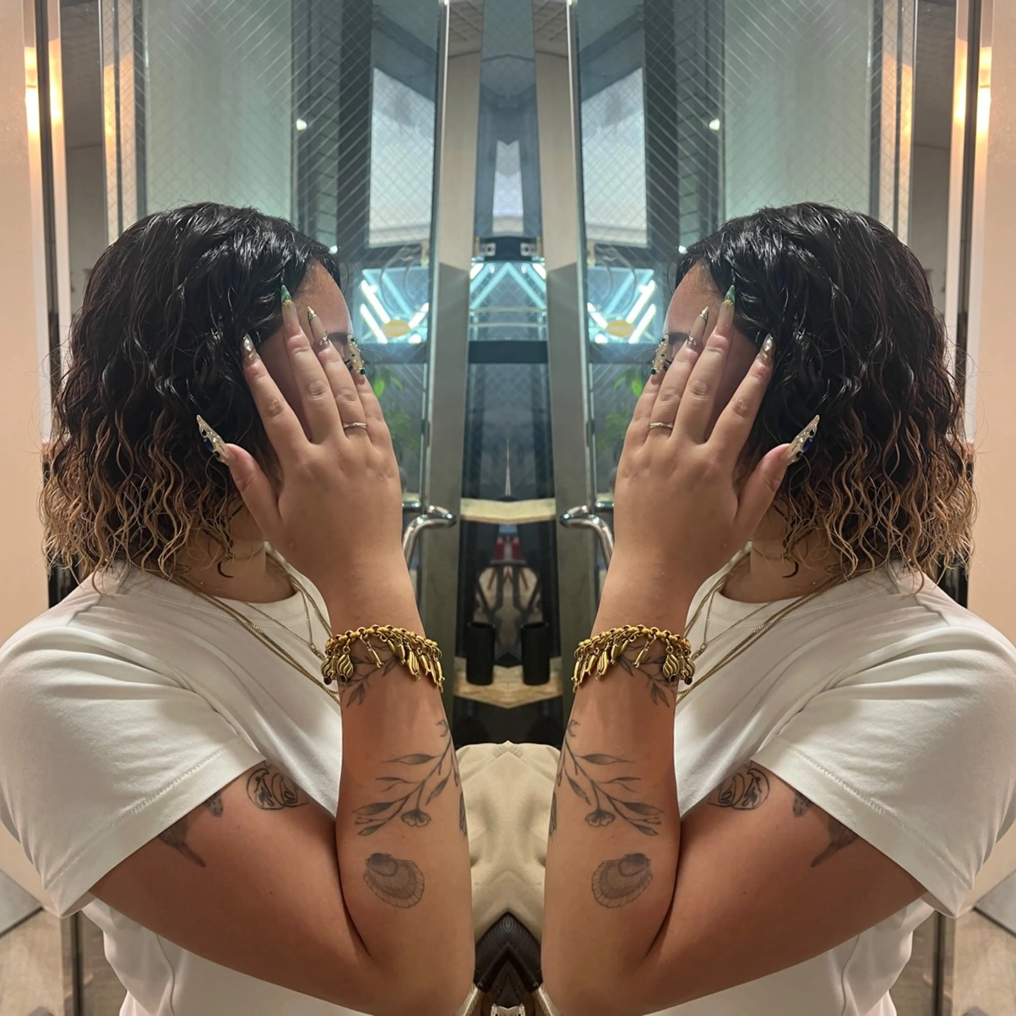 ミディアム パーマ レイヤー/ボブ/ ミニボブ/AOIのヘアスタイル