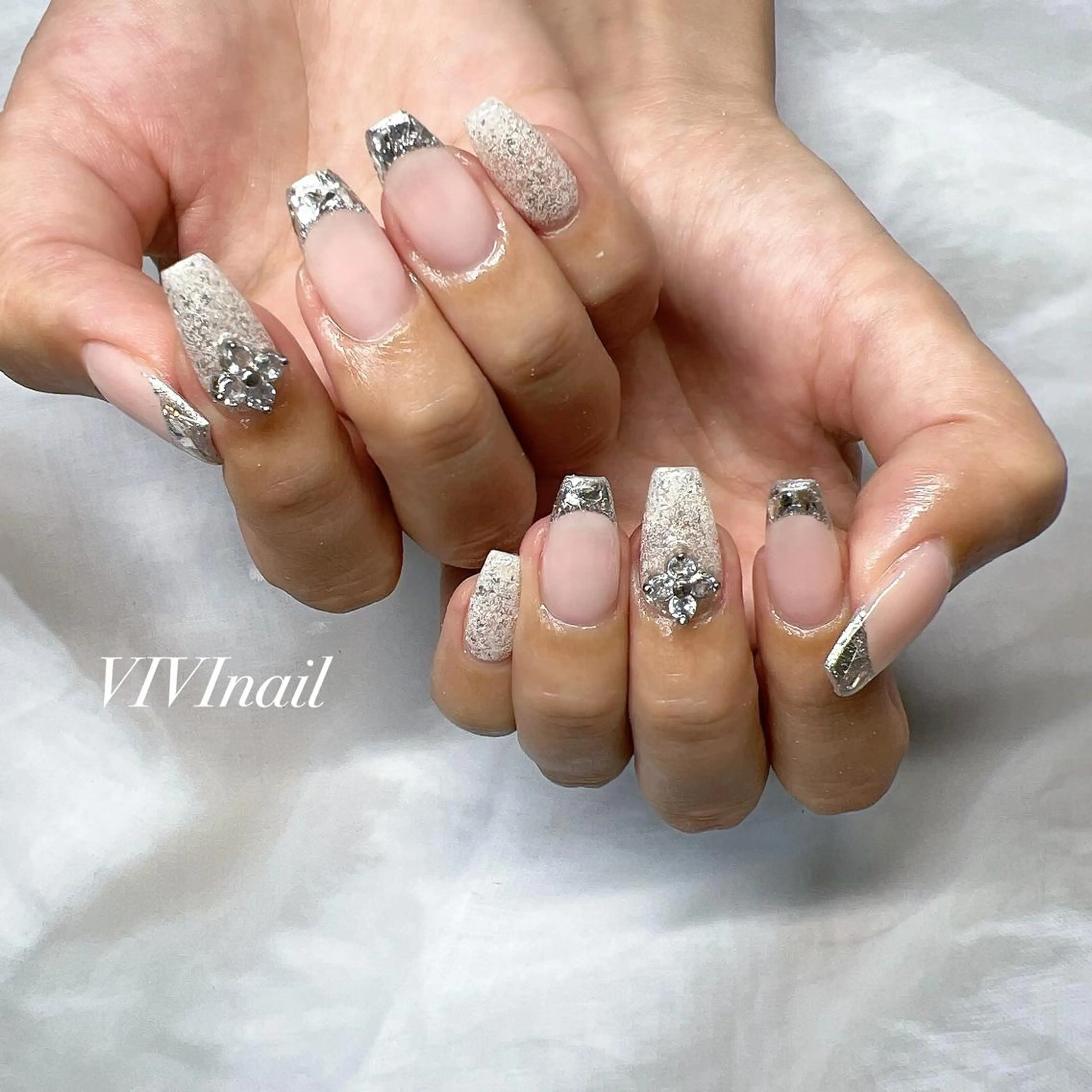 ネイル フレンチネイル ガラスフレンチ ハンドネイル vivi nailのネイルデザイン