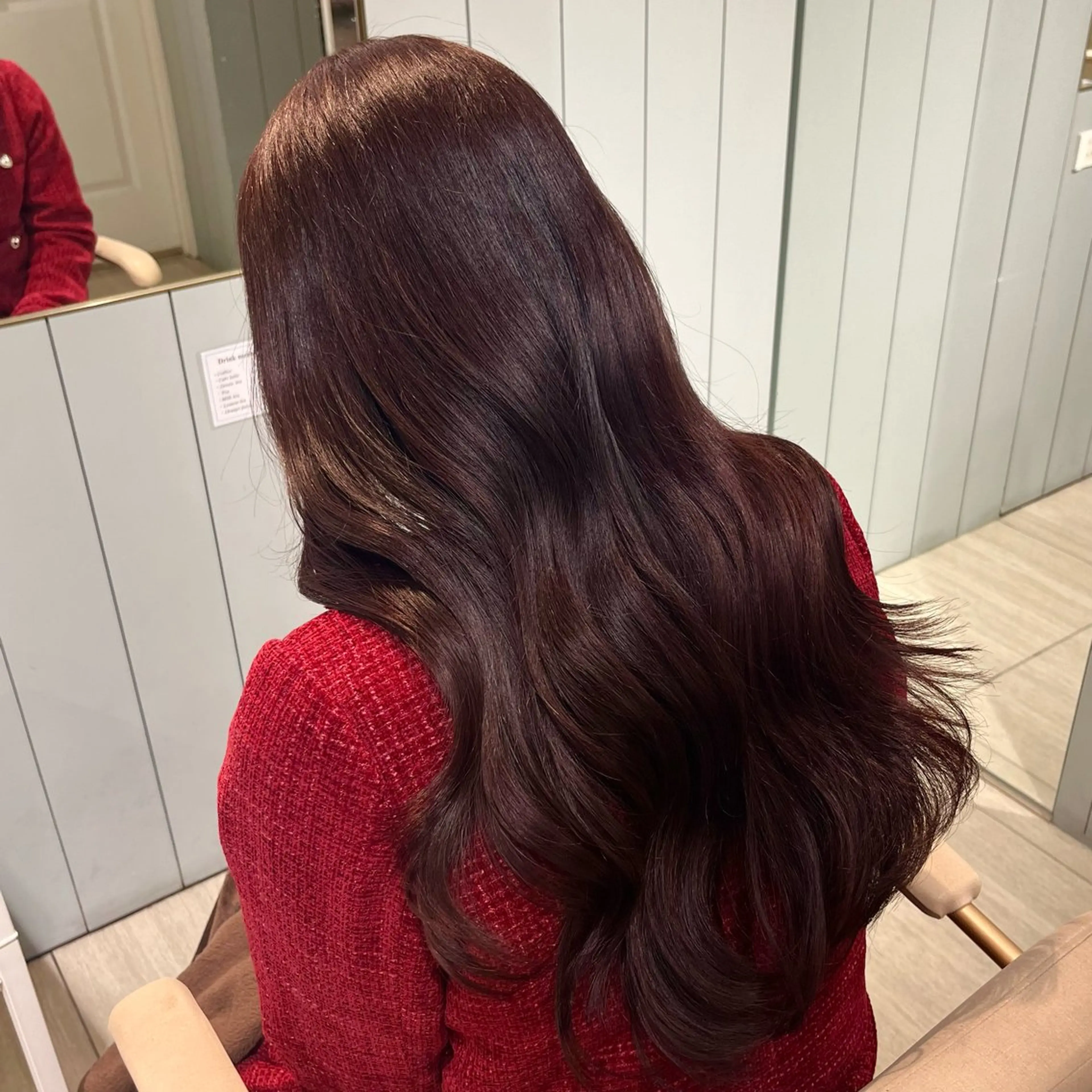 カラー ブリーチ レッドカラー ヘアカラー トリートメント 縮毛矯正／レイヤー／ 髪質改善／海月のヘアスタイル