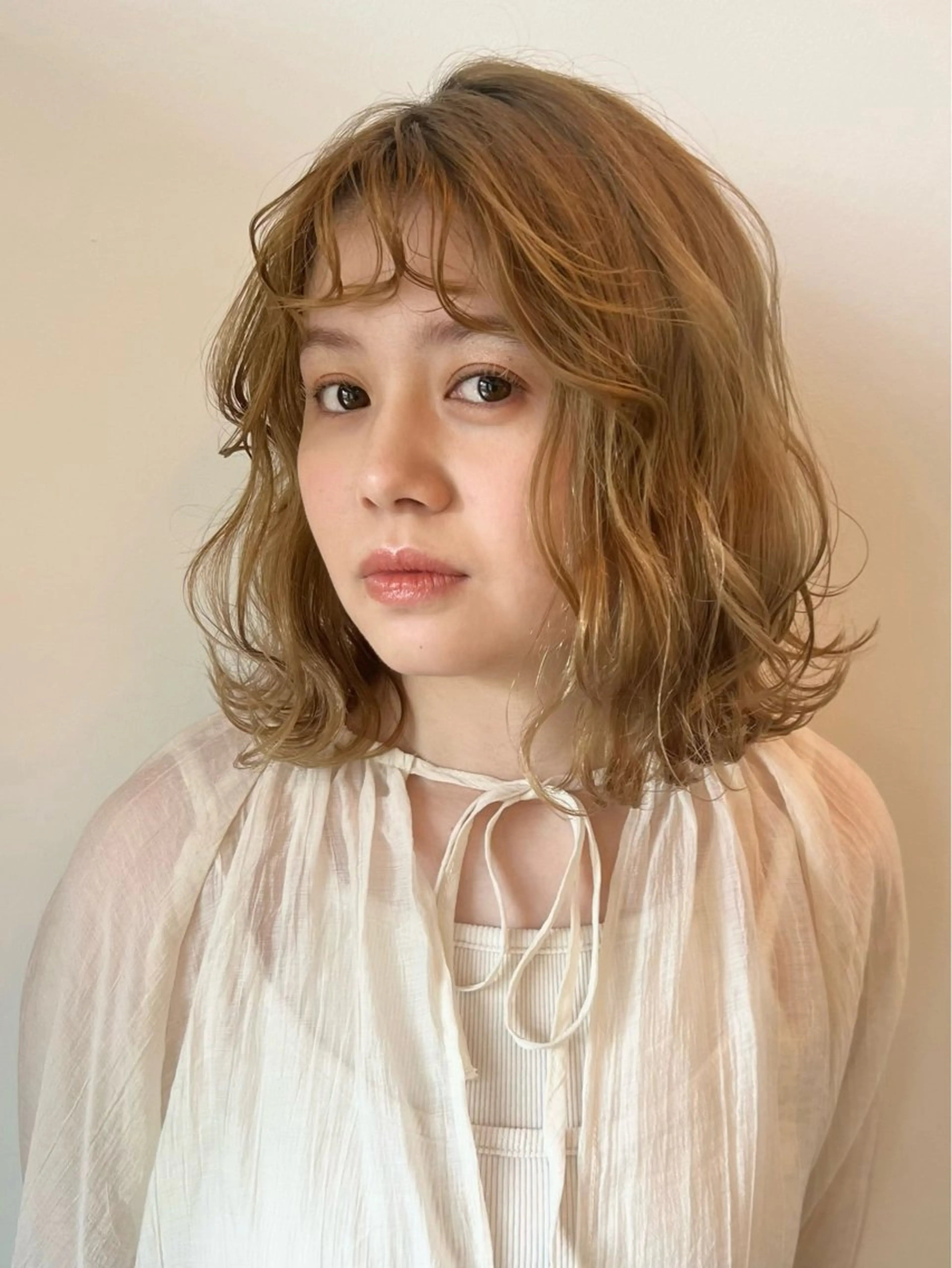 ミディアム カラー ベージュカラー ミルクティーベージュ カット ヘアカラー フラム所属・WATANABE MISAKIのヘアスタイル
