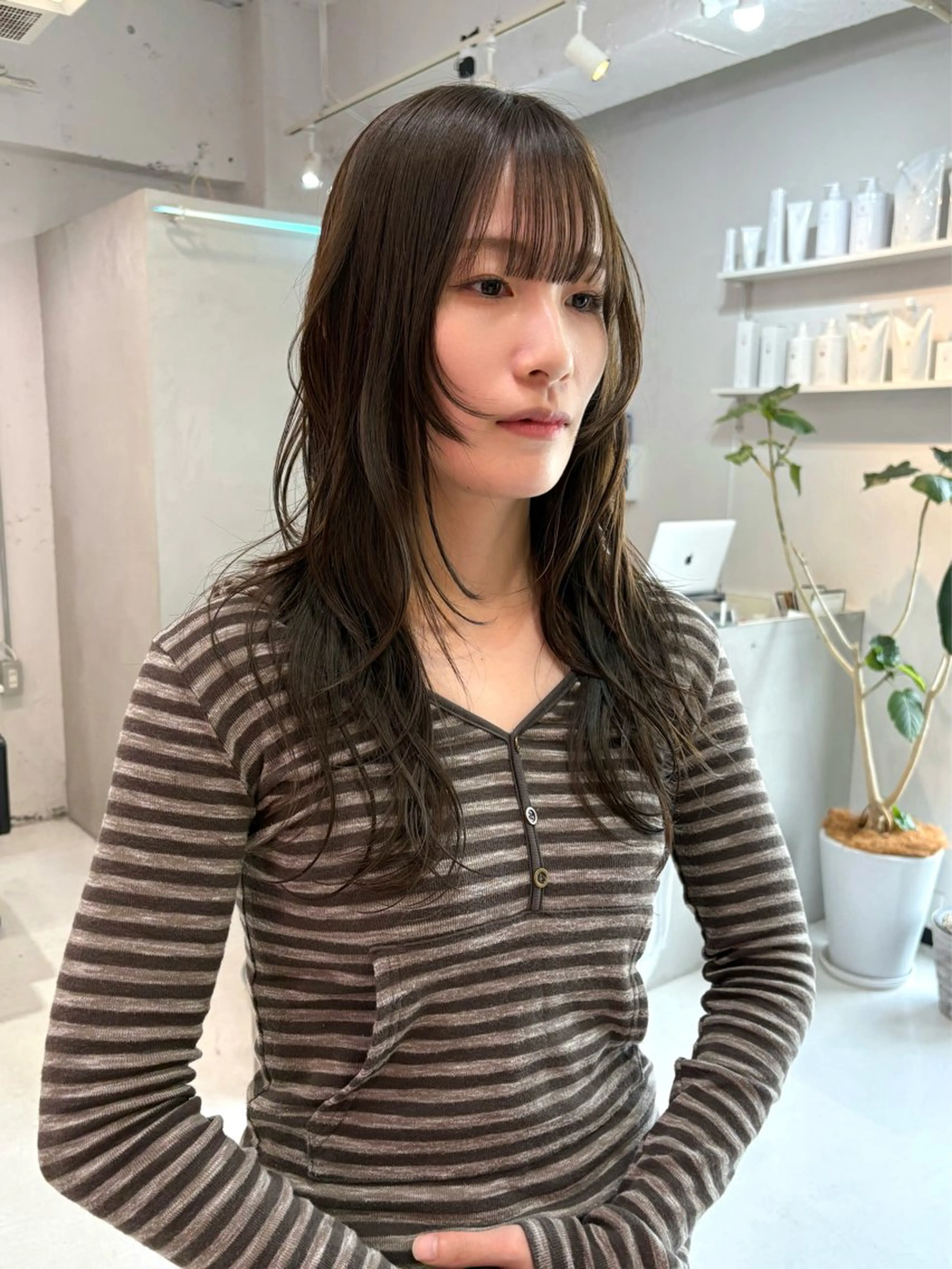 セミロング カラー 透明感カラー グレージュ レイヤーカット Ayuna /透明感カラーのヘアスタイル