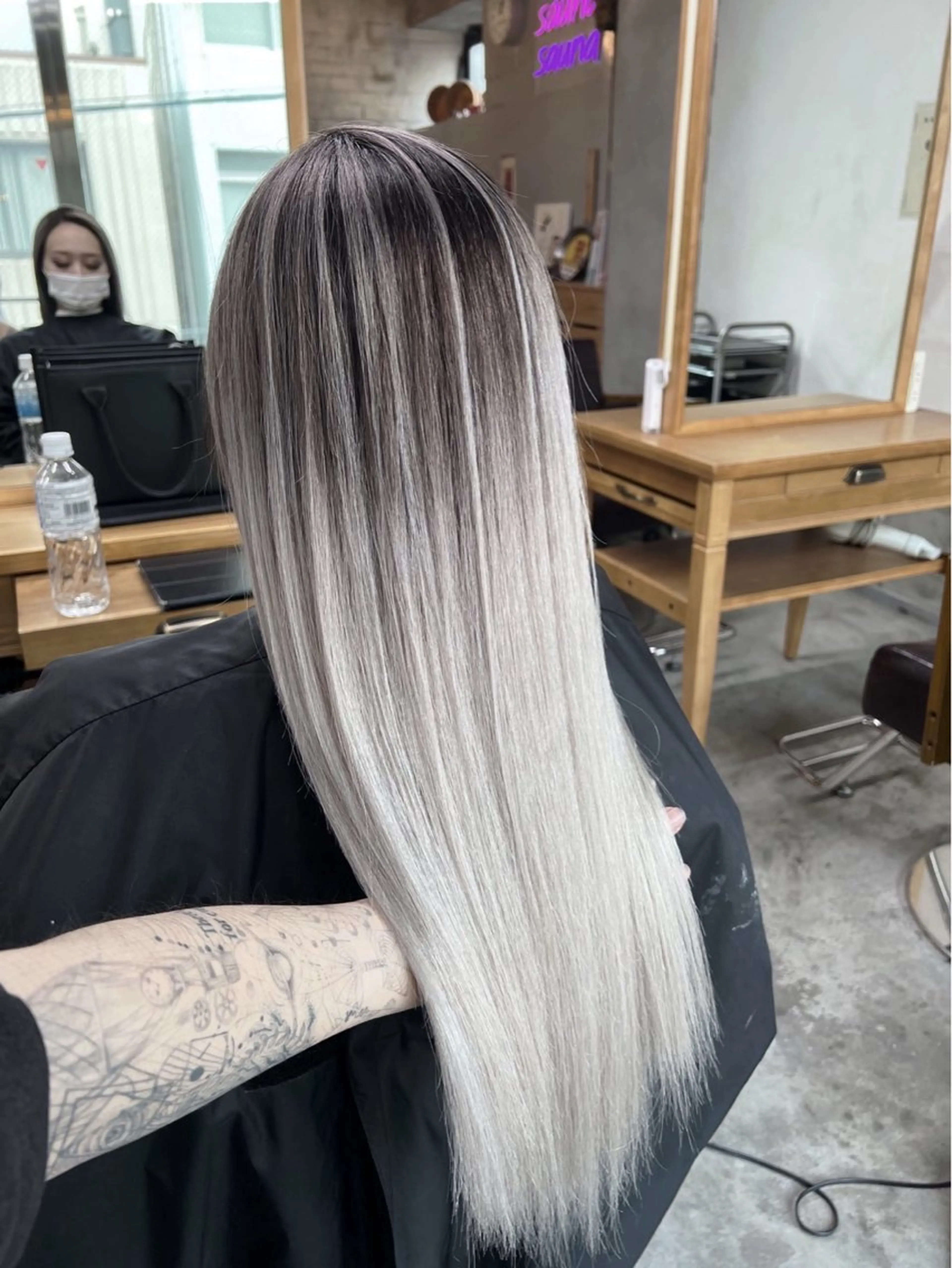 ロング カラー バレイヤージュ シルバー ホワイトシルバー レイヤーカット ヘアカラー トリートメント ROBIN所属・指名数No.1 /NAOYAのヘアスタイル