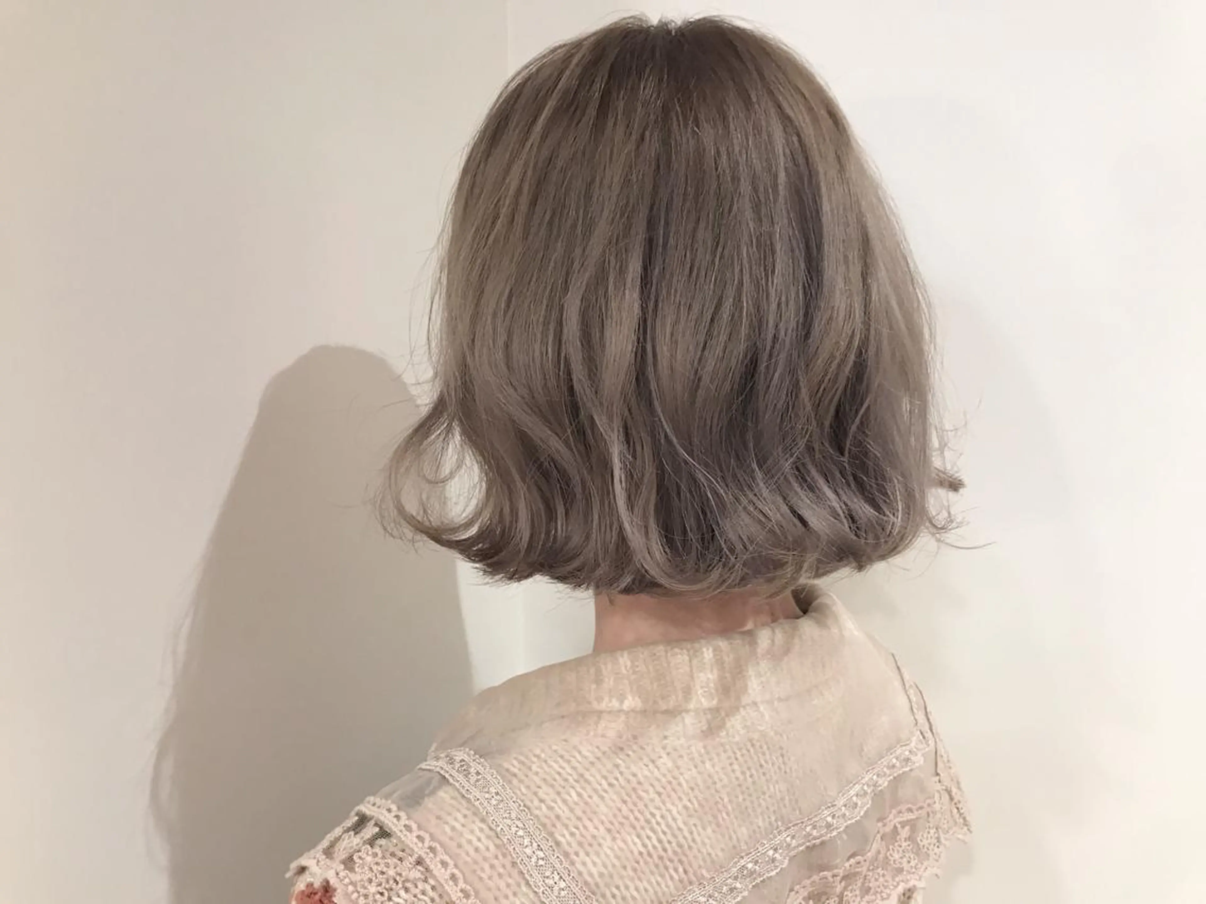 ショート カラー ヘアアレンジ moto船橋所属・対馬 粘音のヘアスタイル