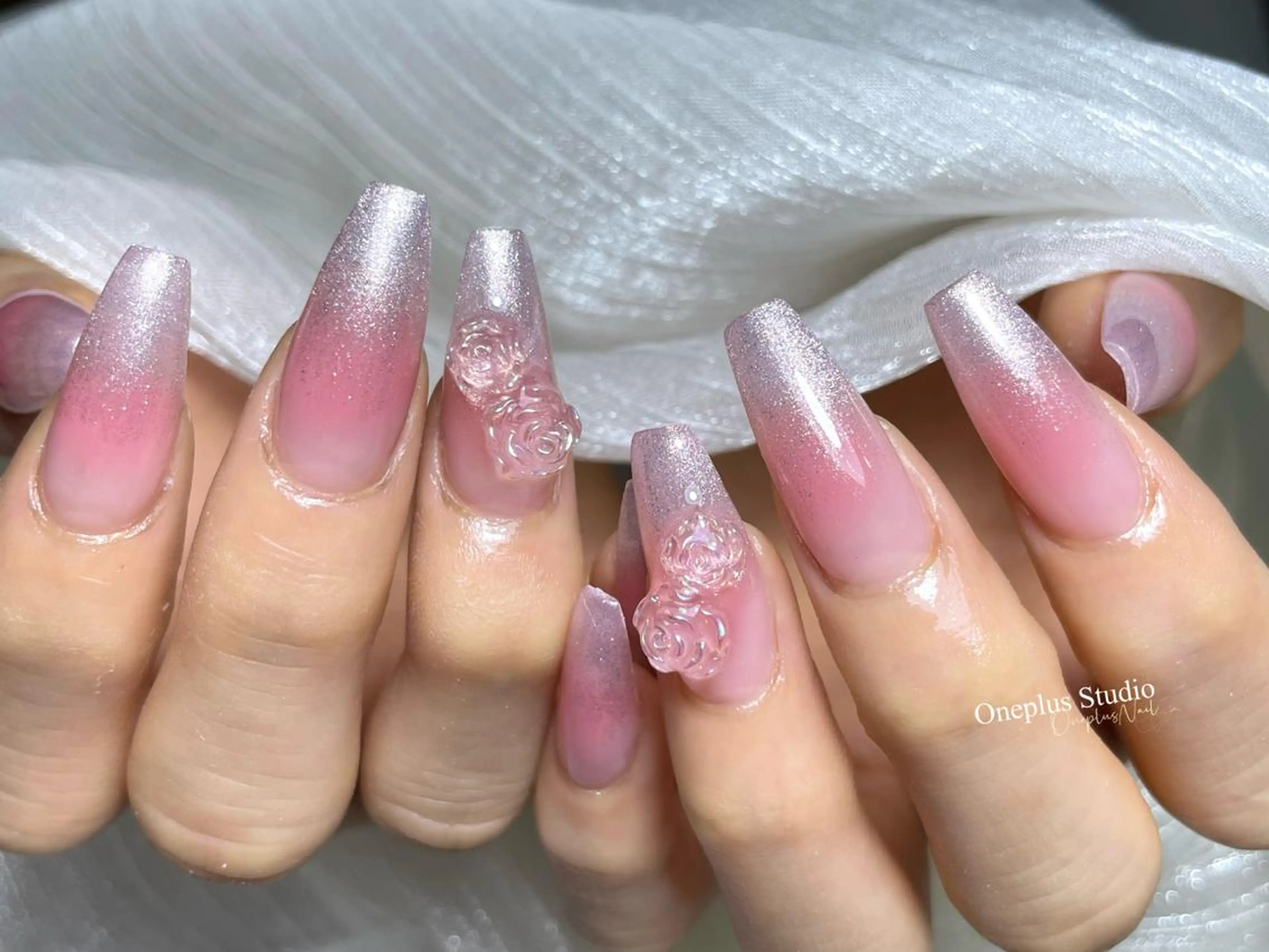 ネイル アートネイル オーロラネイル ガーリー キラキラネイル 韓国ネイル One plus StudioNailのネイルデザイン