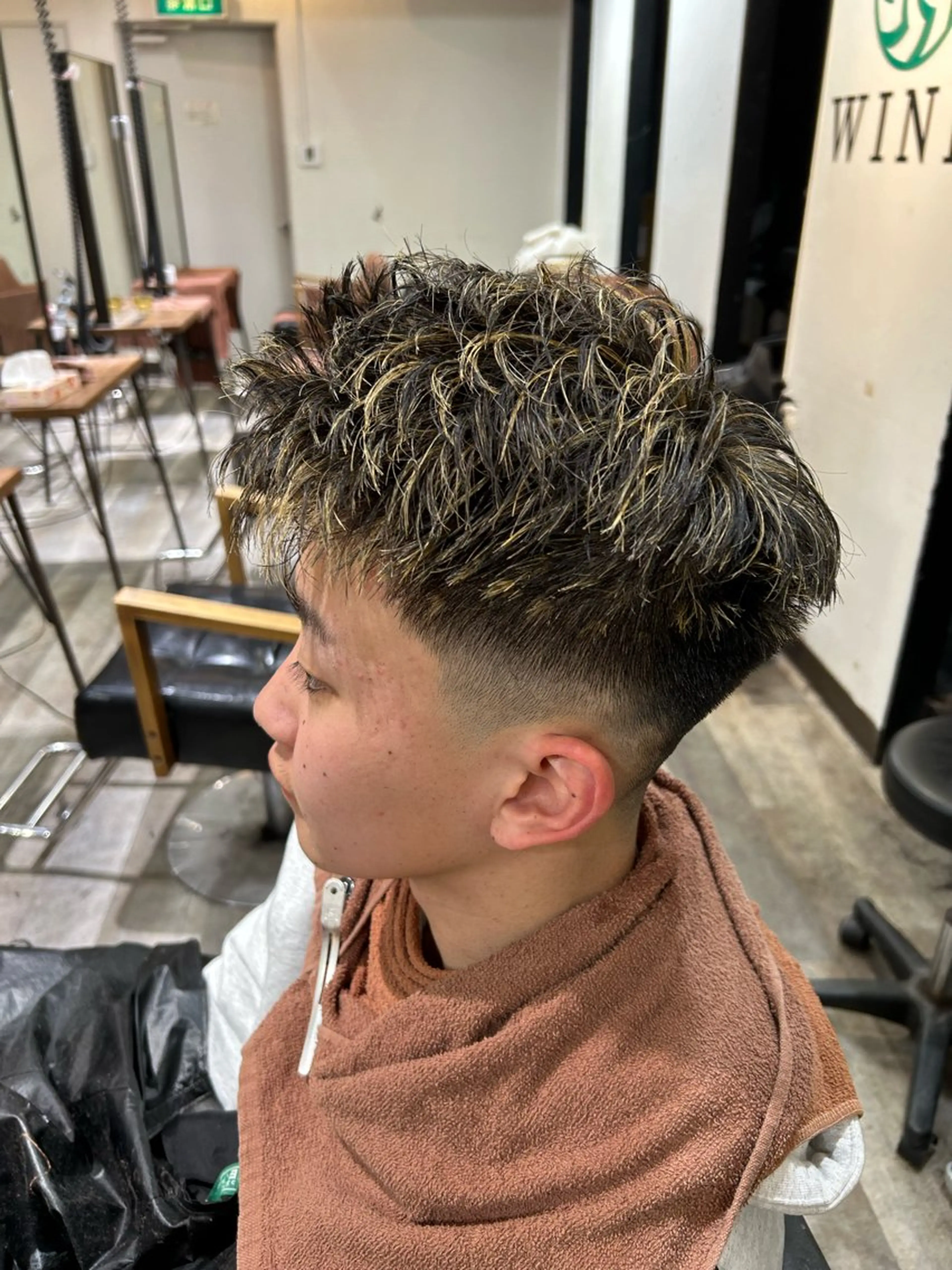 カラー メンズ メンズメッシュ メッシュ カット ヘアカラー メンズ美容室 難波北川司のヘアスタイル