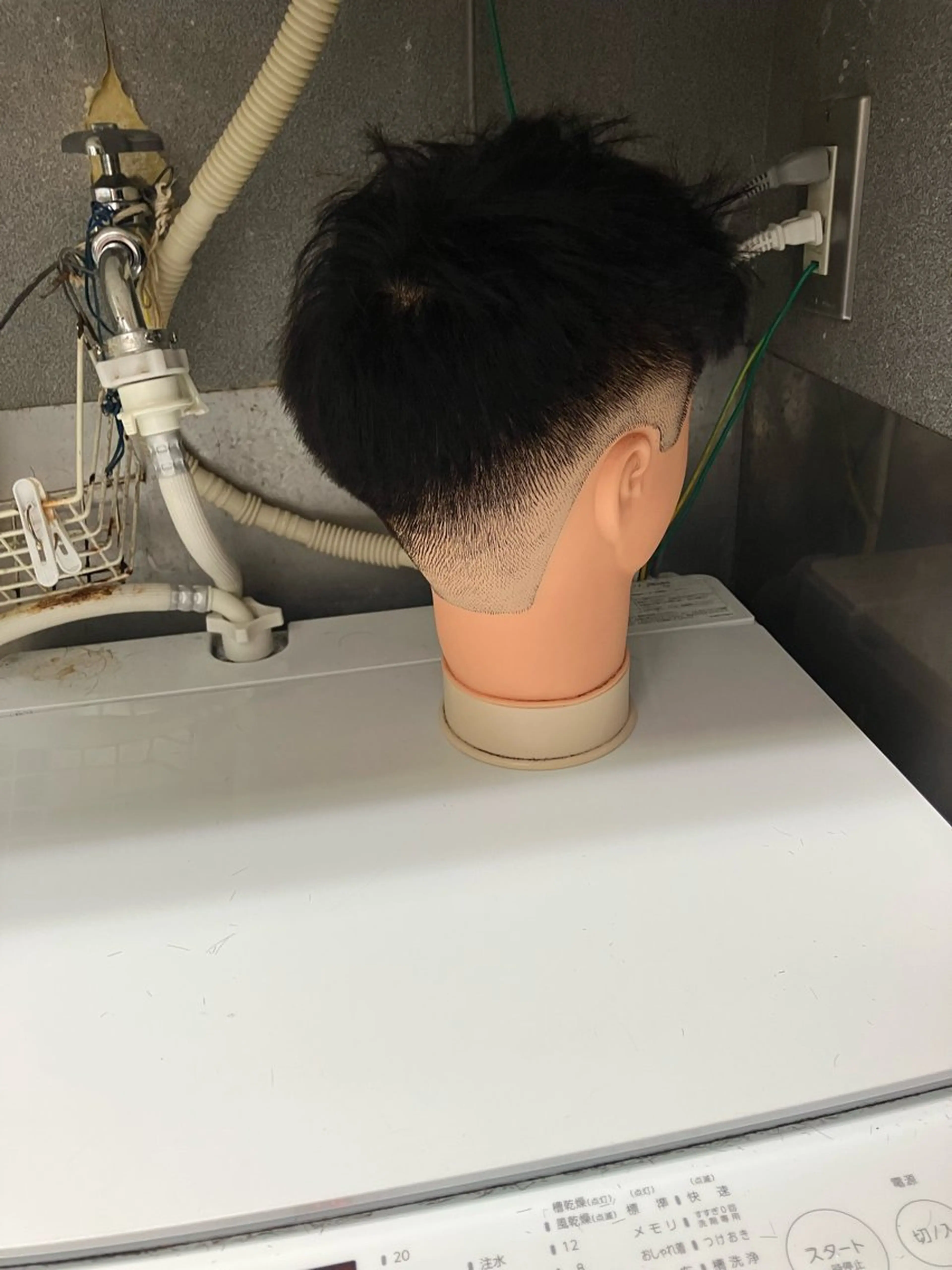 ショート パーマ メンズ フェードカット メンズパーマ ヒロ銀座ヘアーサロン本店所属・和賀 一馬のヘアスタイル