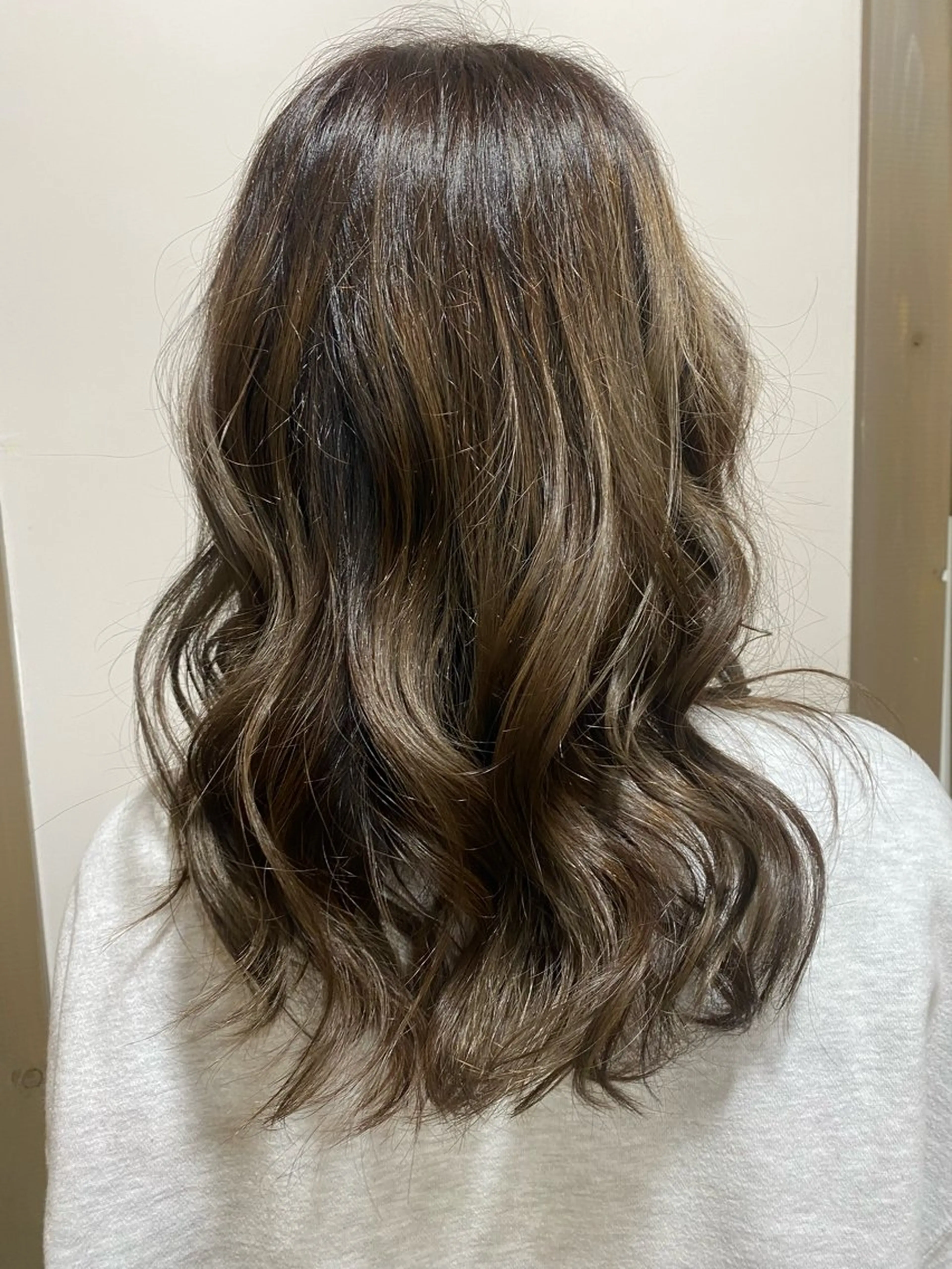 セミロング カラー ヘアアレンジ TJ天気予報5mm 森　瑞希のヘアスタイル