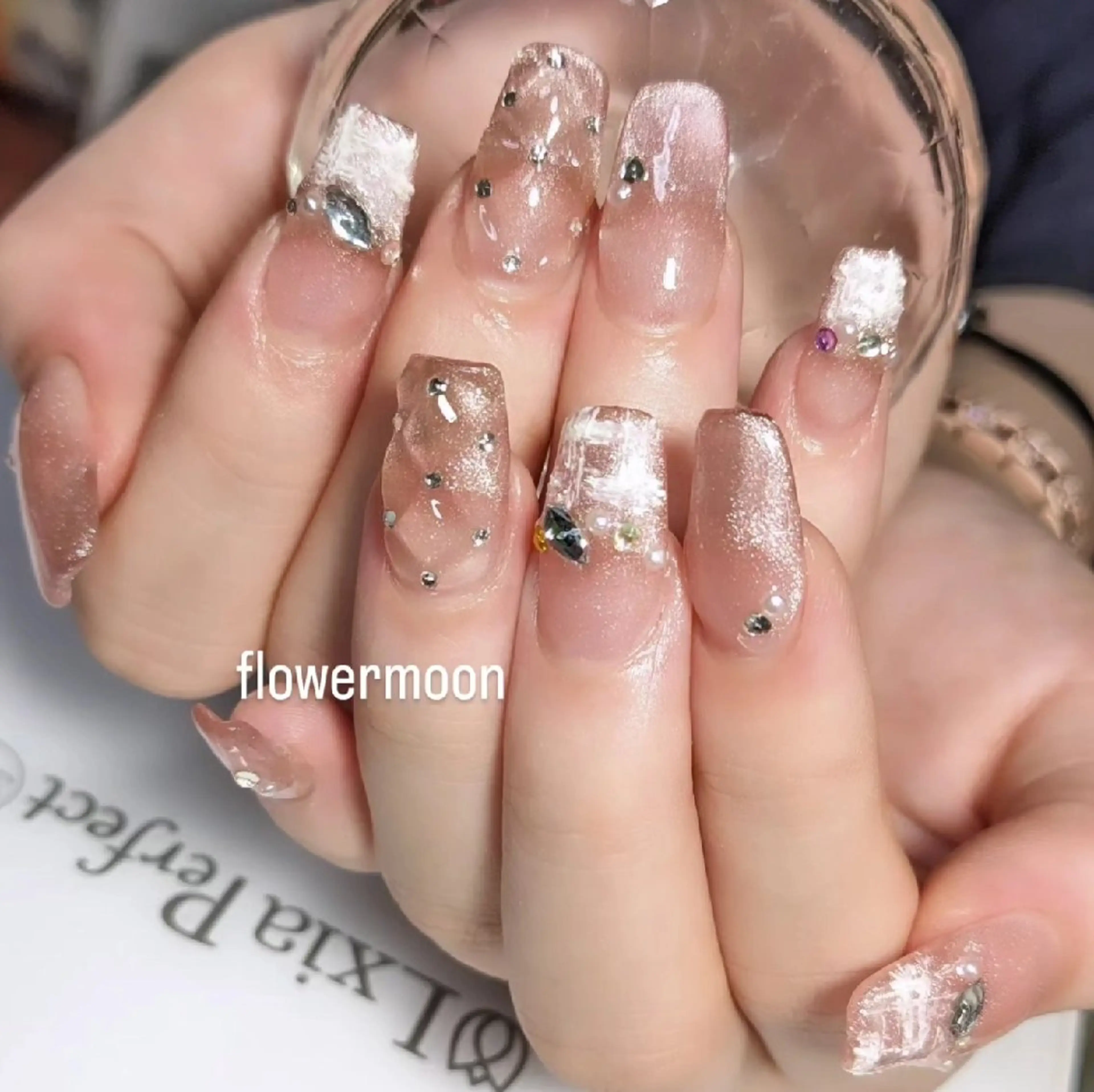 ネイル グラデーション マグネットネイル フラワー ムーンのネイルデザイン