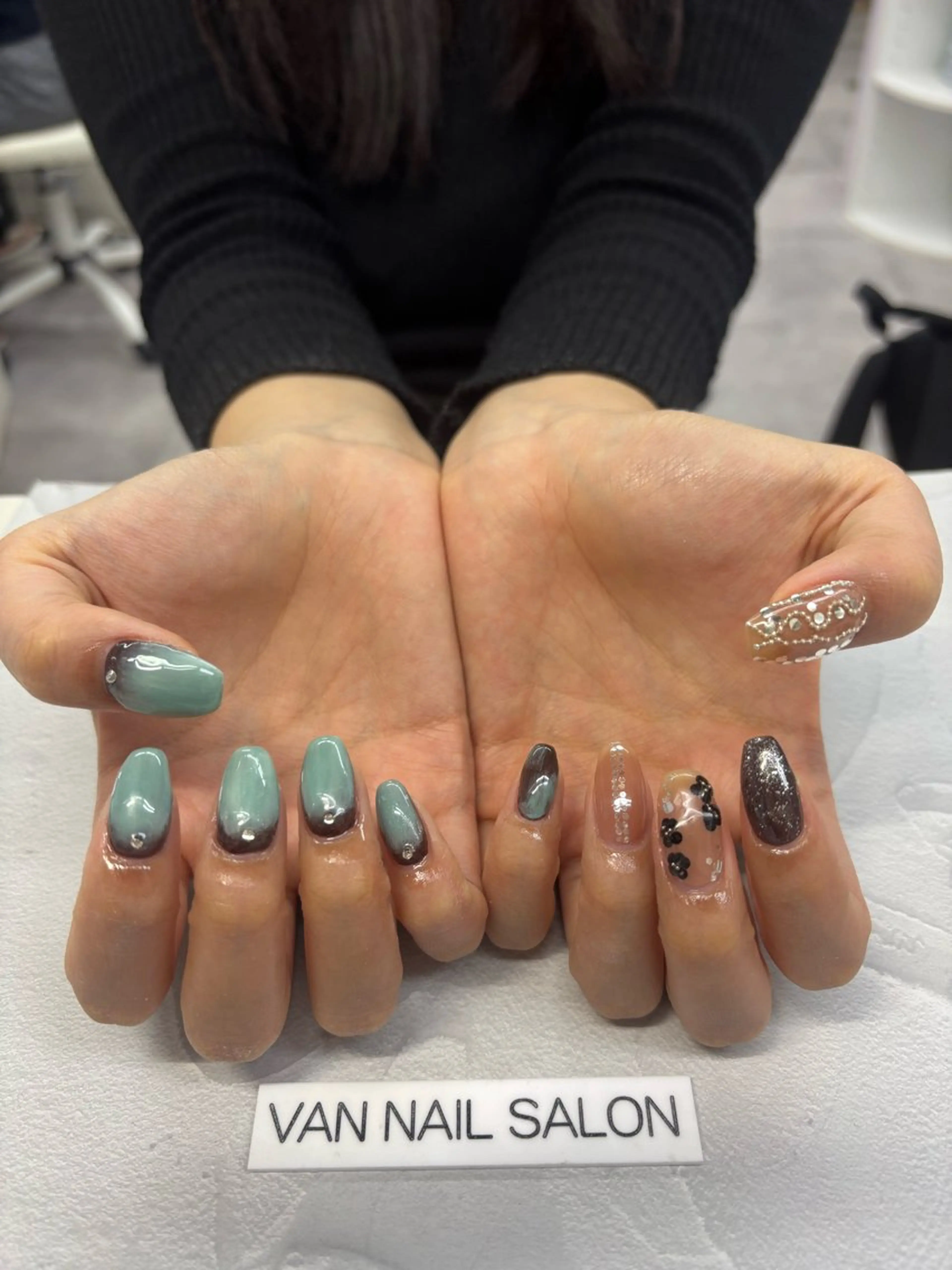 ネイル VANNAILSALON 海老名店所属・VANNAIL 海老名店のネイルデザイン