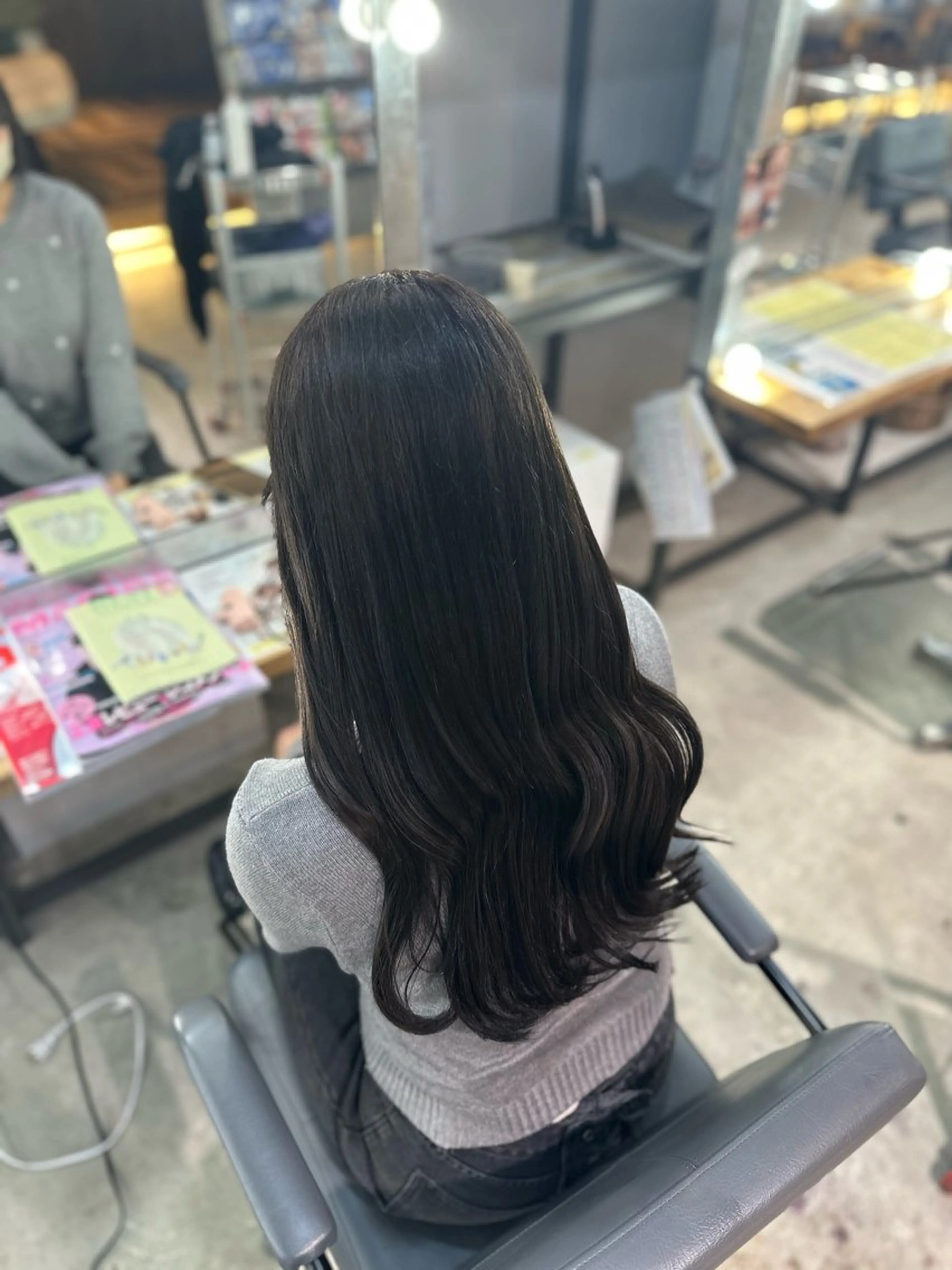 ロング カラー グレージュ 溜 一太のヘアスタイル