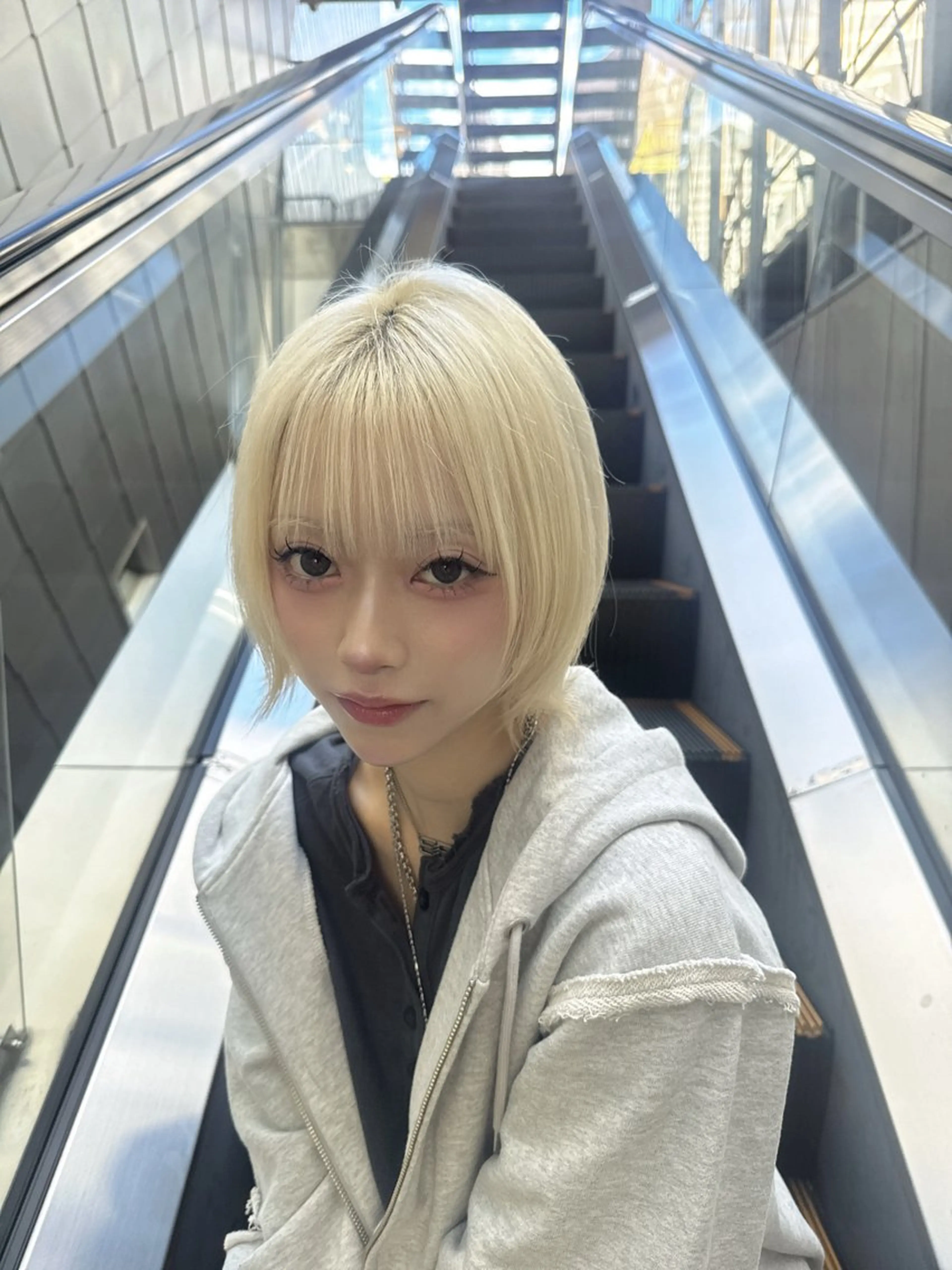 ショート カラー ブロンド ハイトーンカラー レイヤーカット ウルフカット ウルフレイヤー カット ヘアカラー 💎透明感カラー特化 💎TAISEIのヘアスタイル