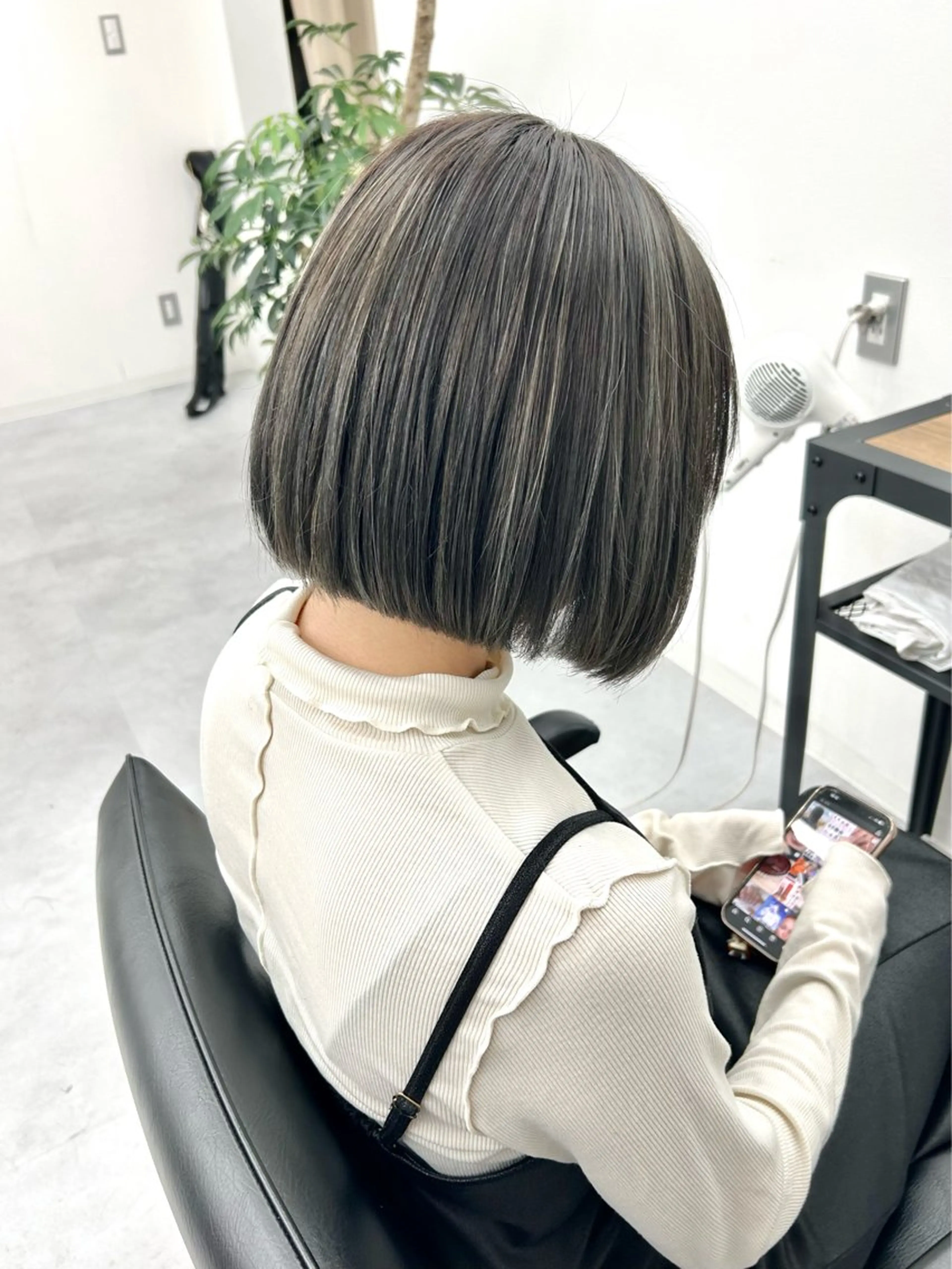 ショート レイヤー ハイトーン 暖色⭐︎KANAKOのヘアスタイル