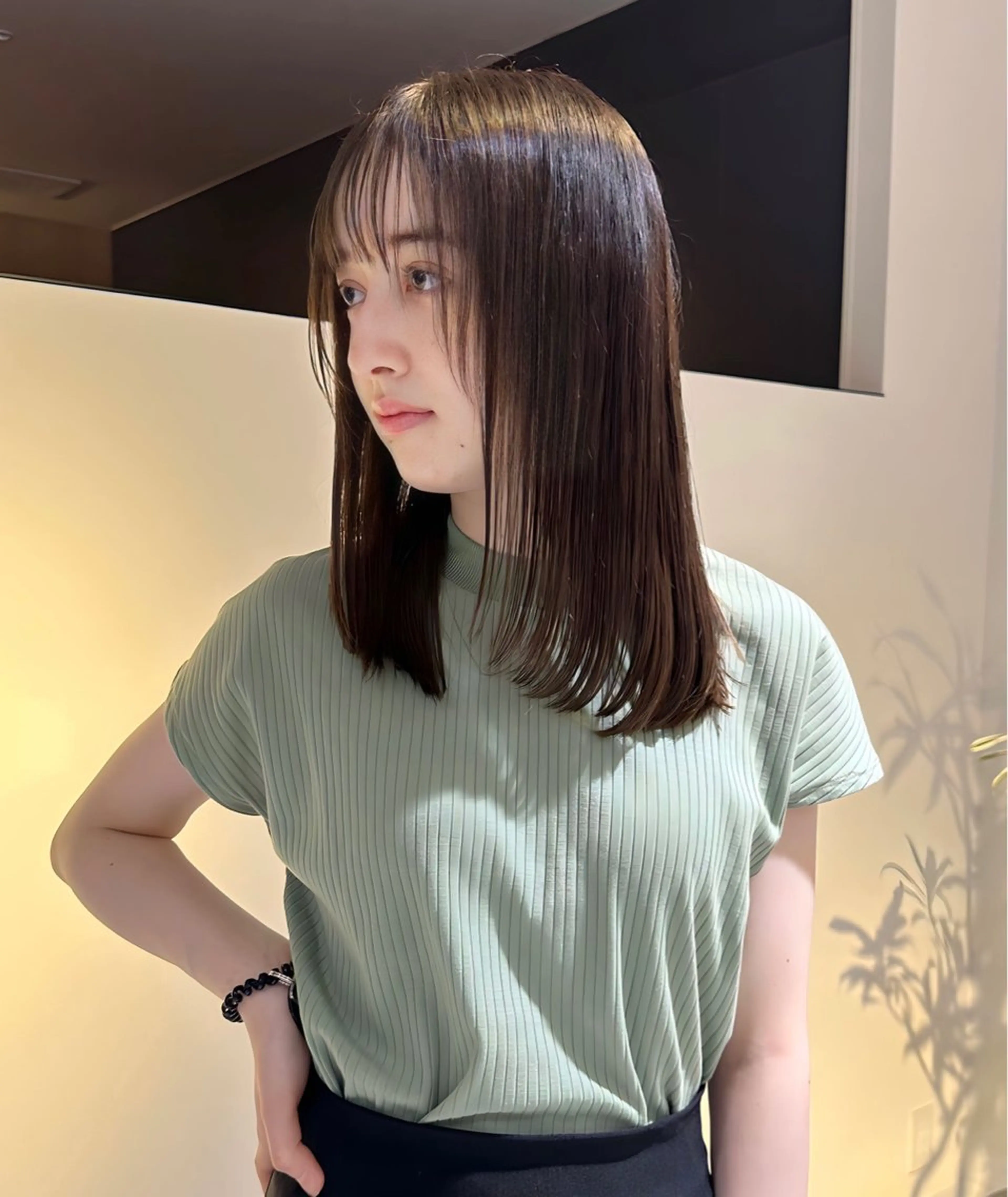 ミディアム 岸本 理希のヘアスタイル