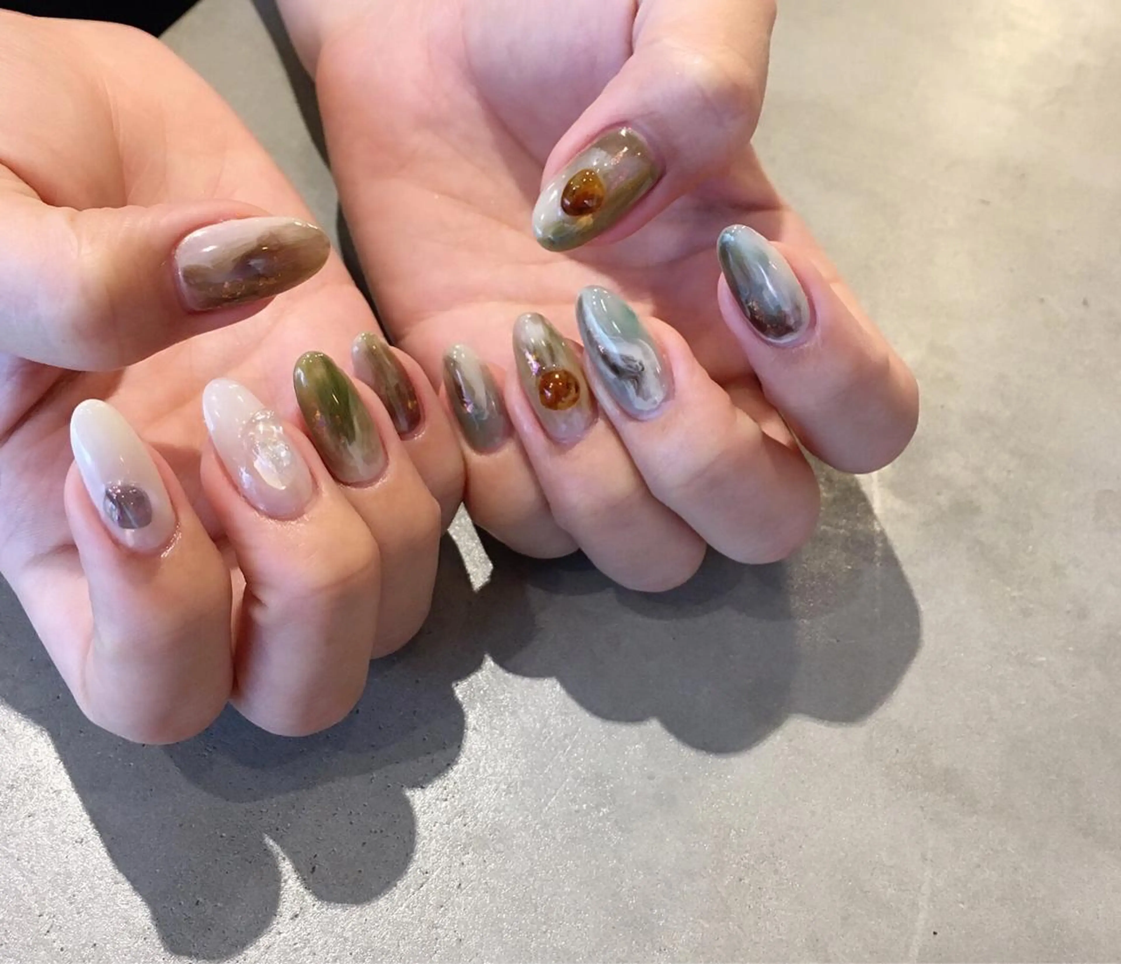 ネイル グリーン ミラーネイル 持ち込み ニュアンスネイル スカルプネイル ハンドネイル nail salon Soeurのネイルデザイン