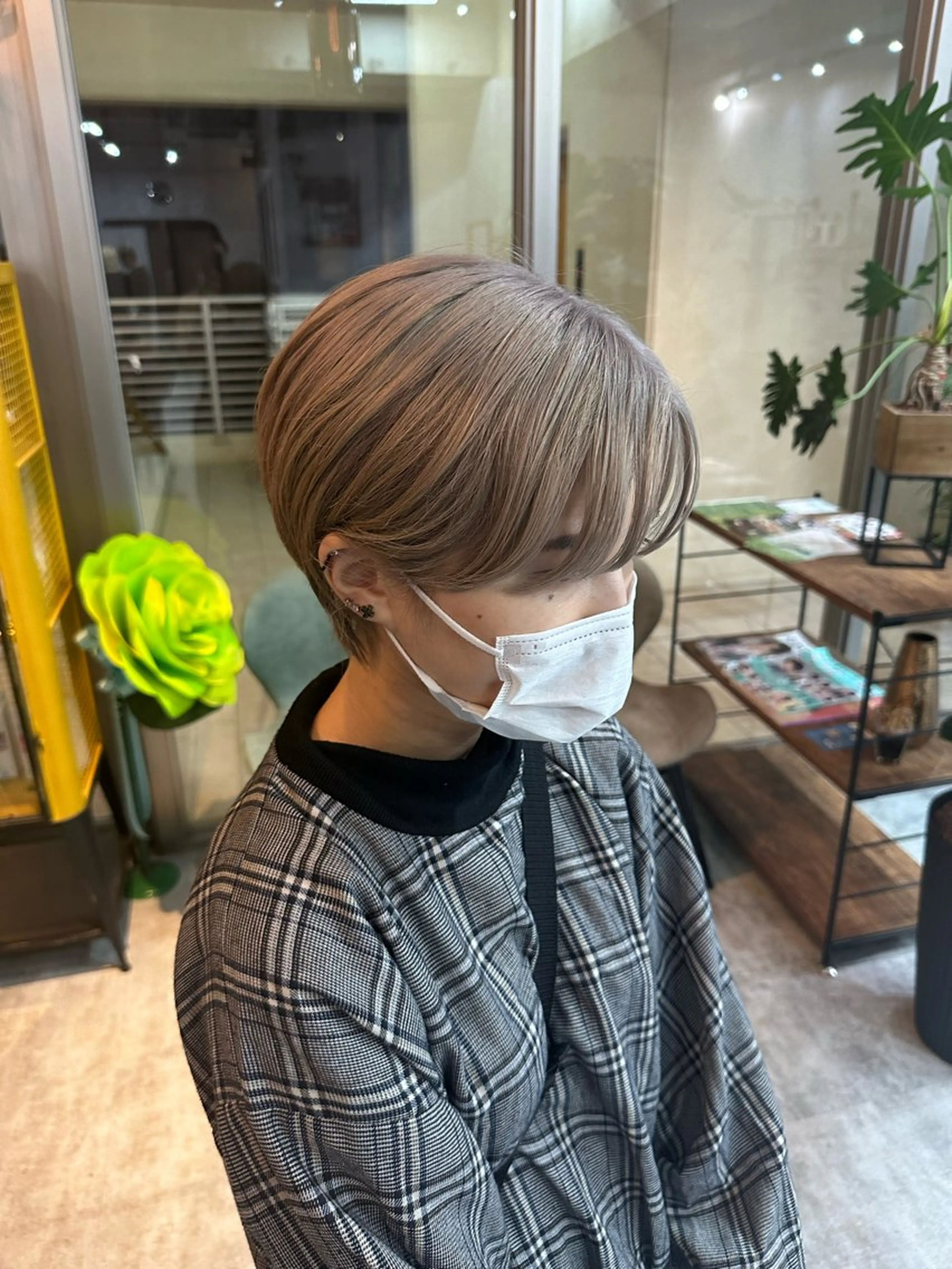 ショート 切りっぱなしボブ ショートボブ ハンサムショート 丸みショート ボブ カット ヘアカラー トリートメント モテ髪/ボブ/ショー ト/アダチフウトのヘアスタイル