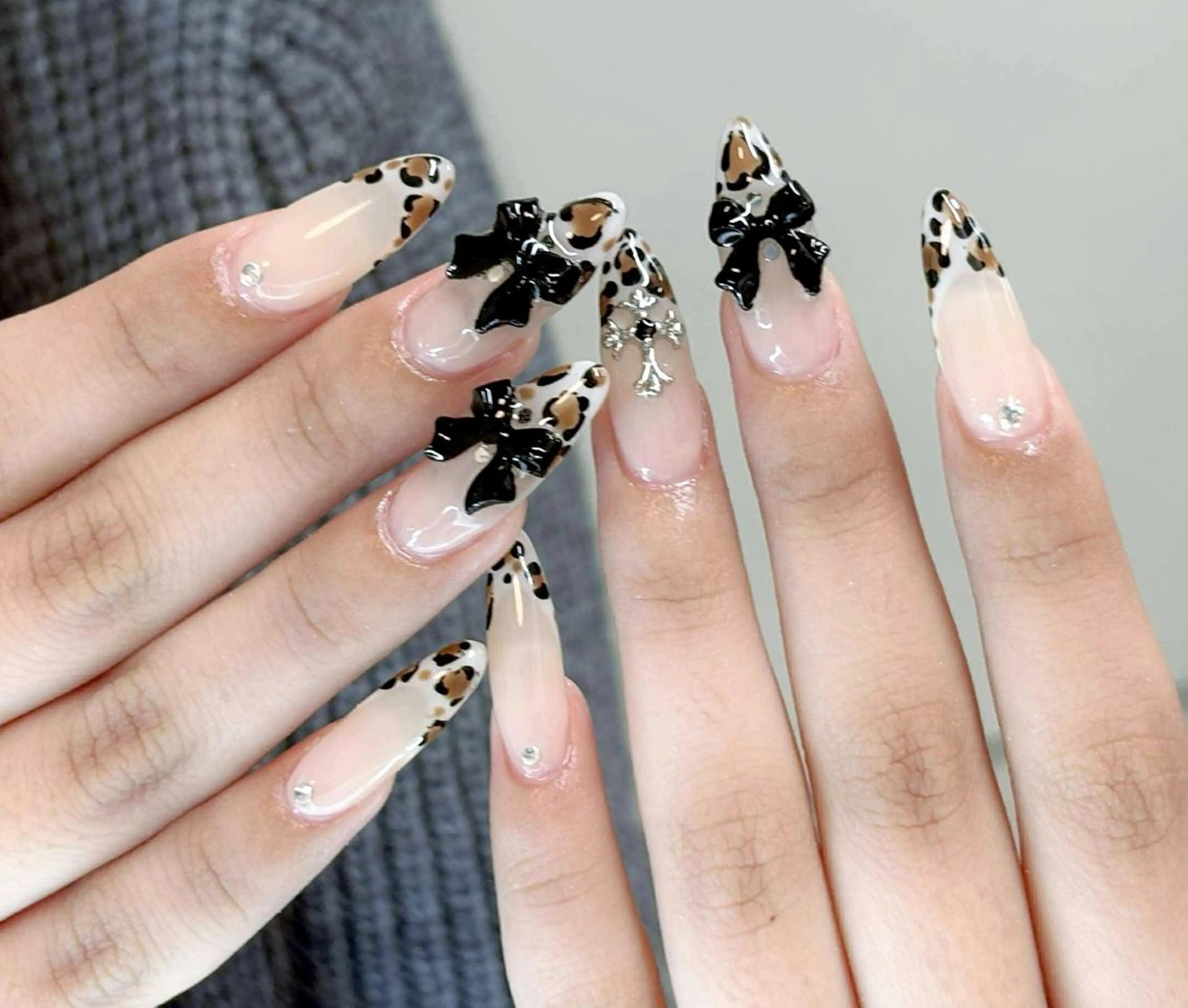 ネイル オーロラネイル ブルー チークネイル フットネイル フレンチネイル ANA 168 池袋のネイルデザイン