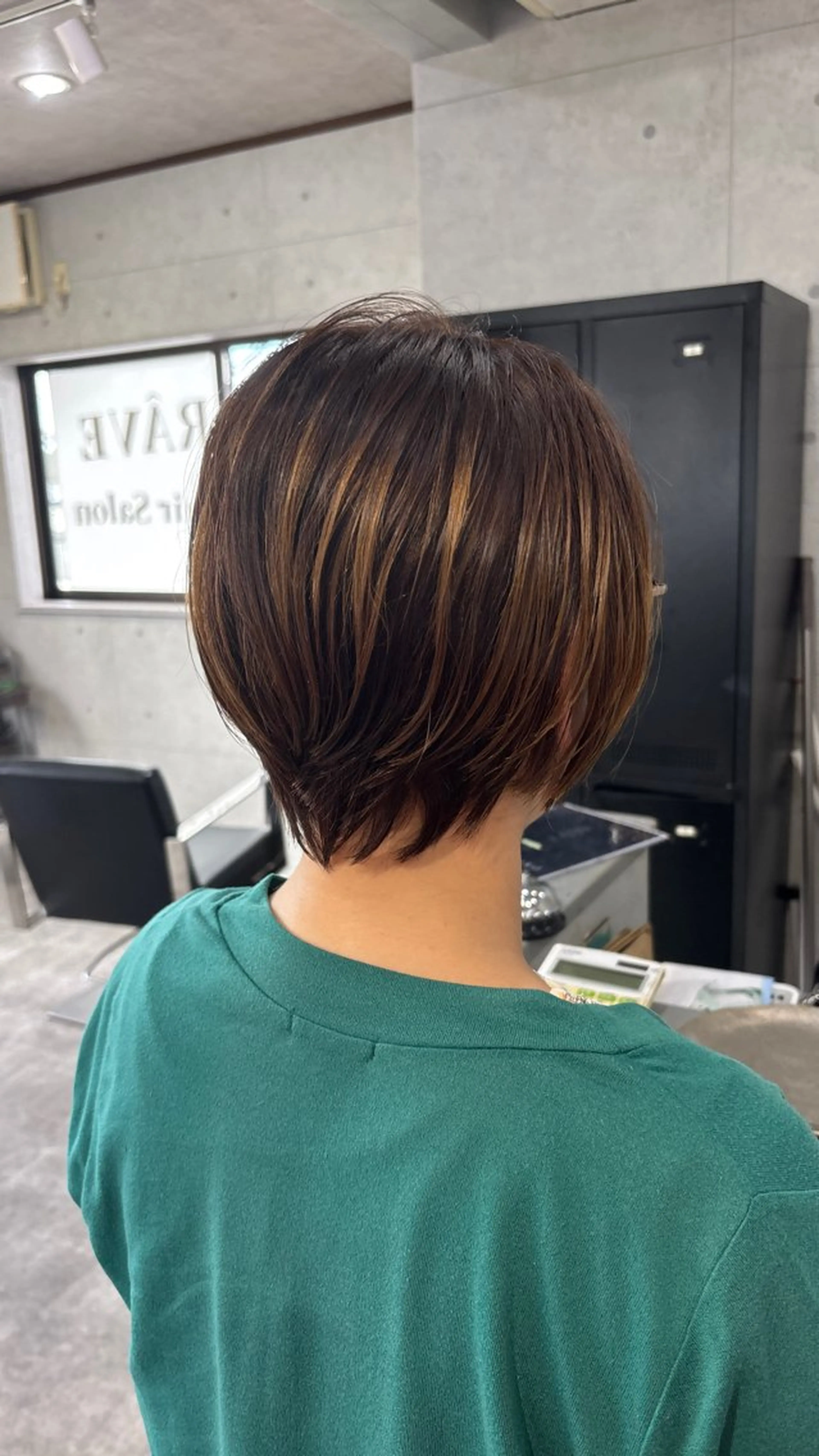 ショート ボブ くびれヘア くせ毛 髪質改善 切りっぱなしロブ カット ヘアカラー REVE所属・REVE美容室 REVEマツエクのヘアスタイル