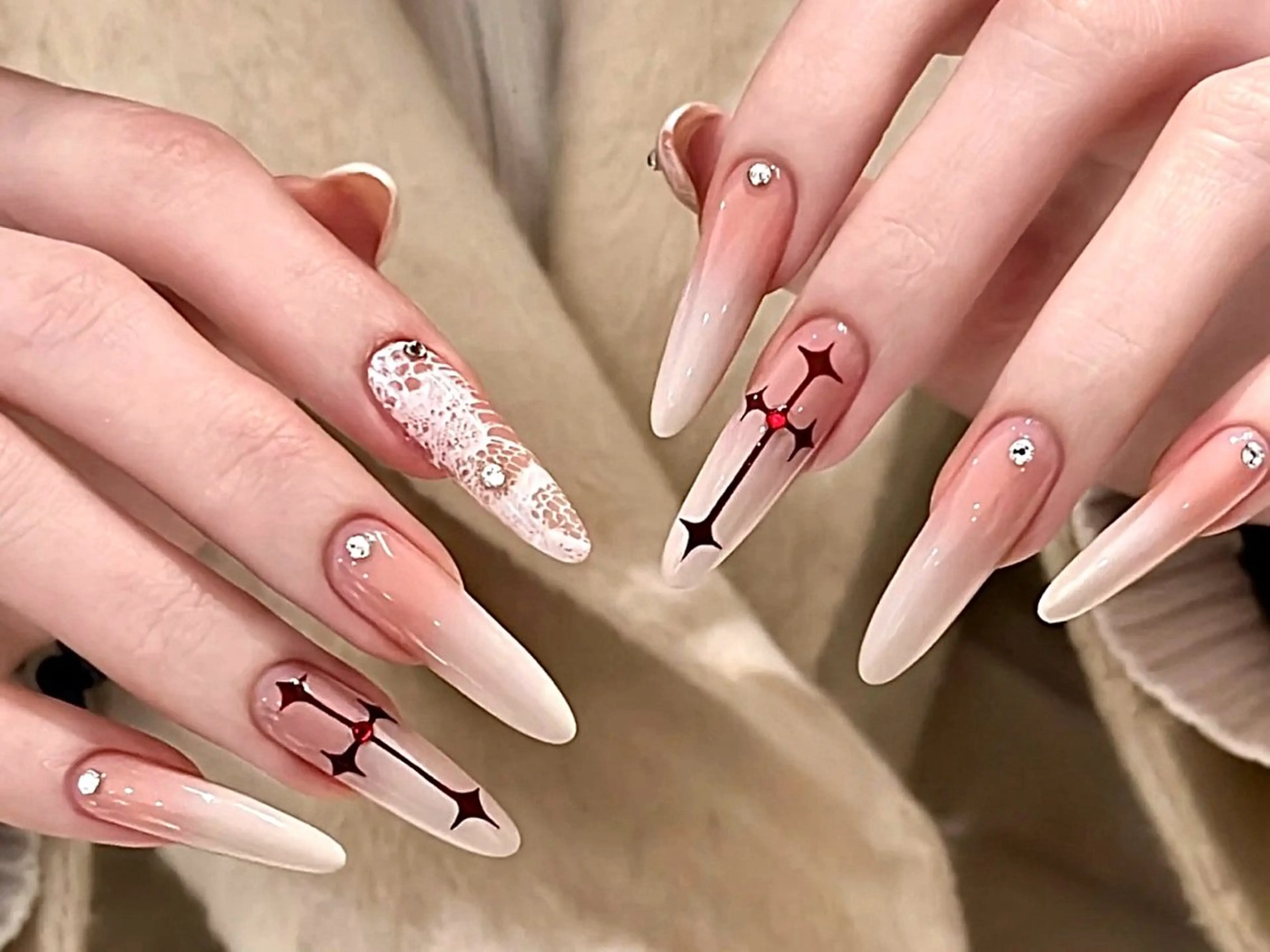 ネイル フットネイル フレンチネイル グラデーション ハート 韓国ネイル ハンドネイル Lynn_ Nailのネイルデザイン