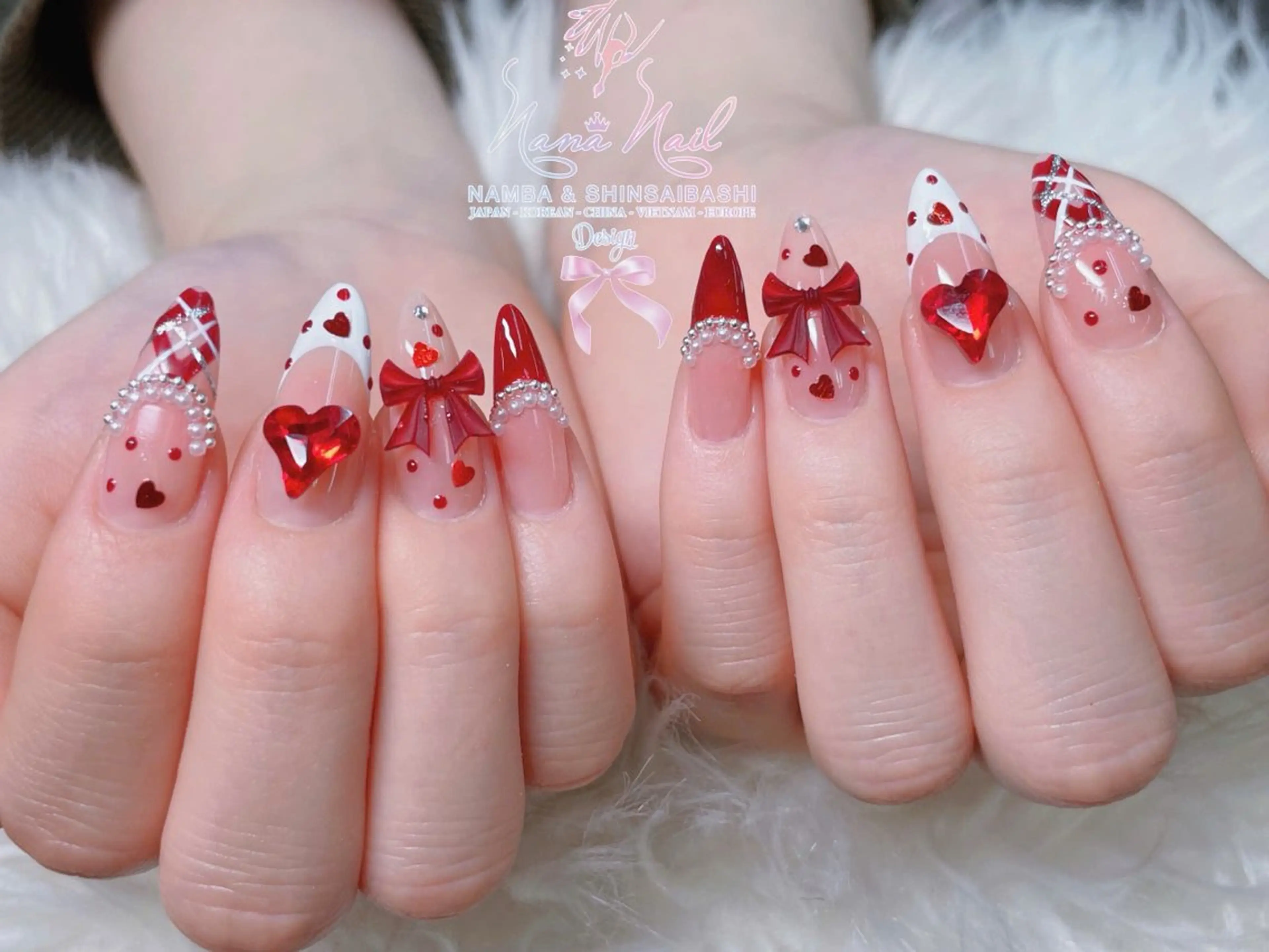 ショート 韓国風ヘア クリスマス ハンドネイル 79Linanailnamba所属・Linanail Nambaのネイルデザイン