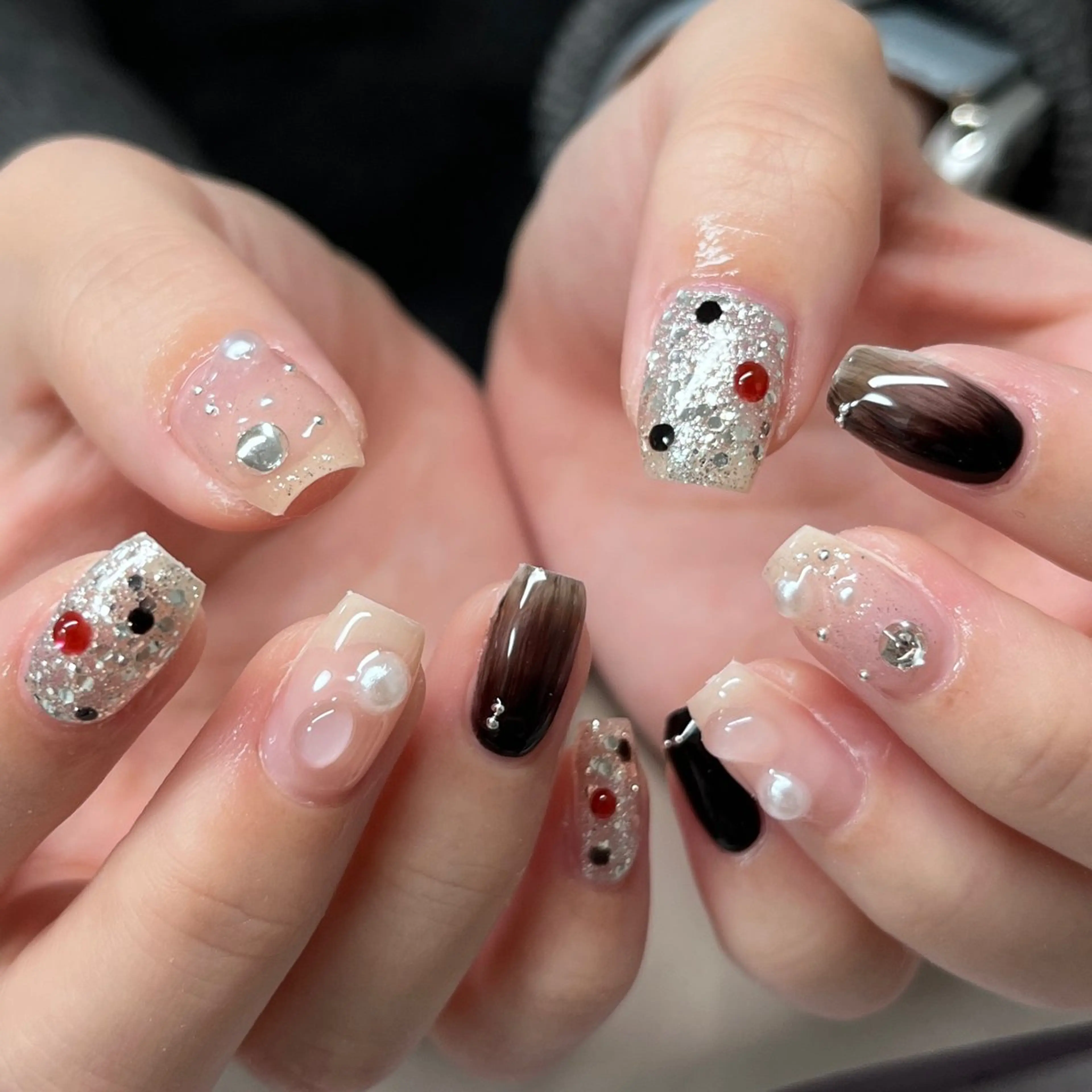 ネイル 氷ネイル・うるうるネイル キラキラネイル 韓国ネイル ラメ(グリッター) シンプルネイル ハンドネイル はなネイル所属・R_nail xixiのネイルデザイン