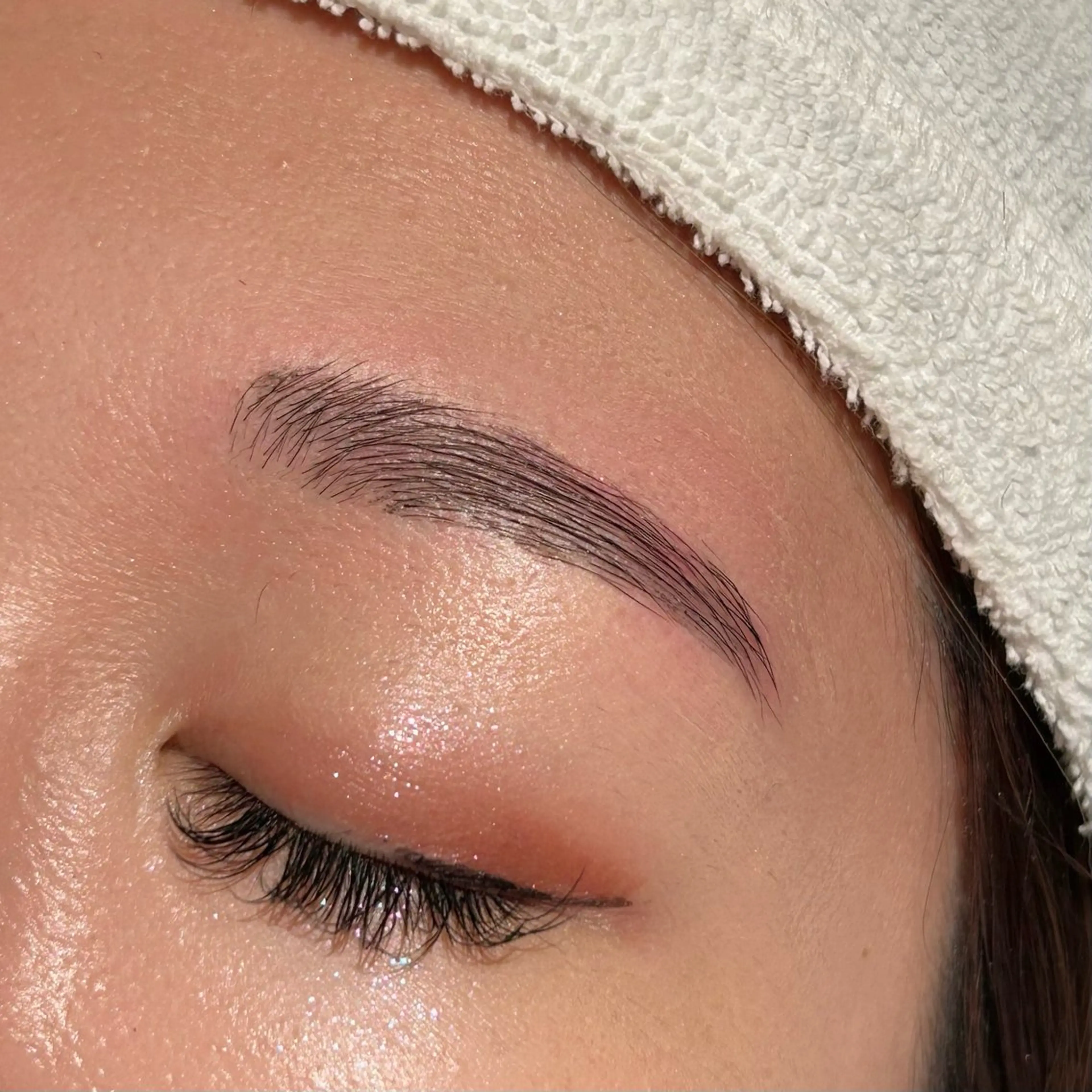 アイブロウ momo🍑/顔周り カット/透明感カラーのヘアスタイル