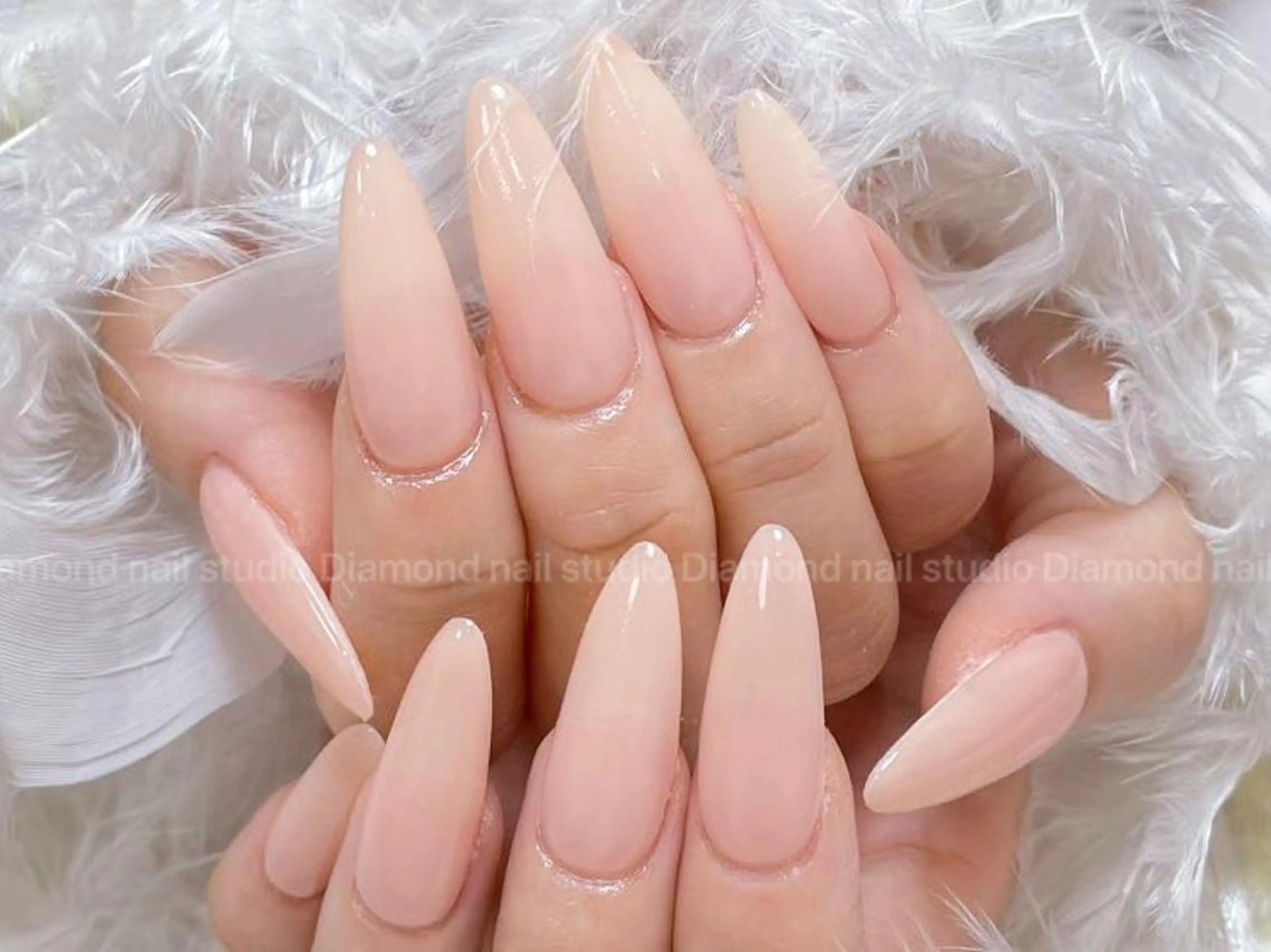 ネイル アートネイル オーロラネイル フラッシュネイル ガーリー キラキラネイル ハンドネイル ハンドケア DIAMOND 💅のネイルデザイン