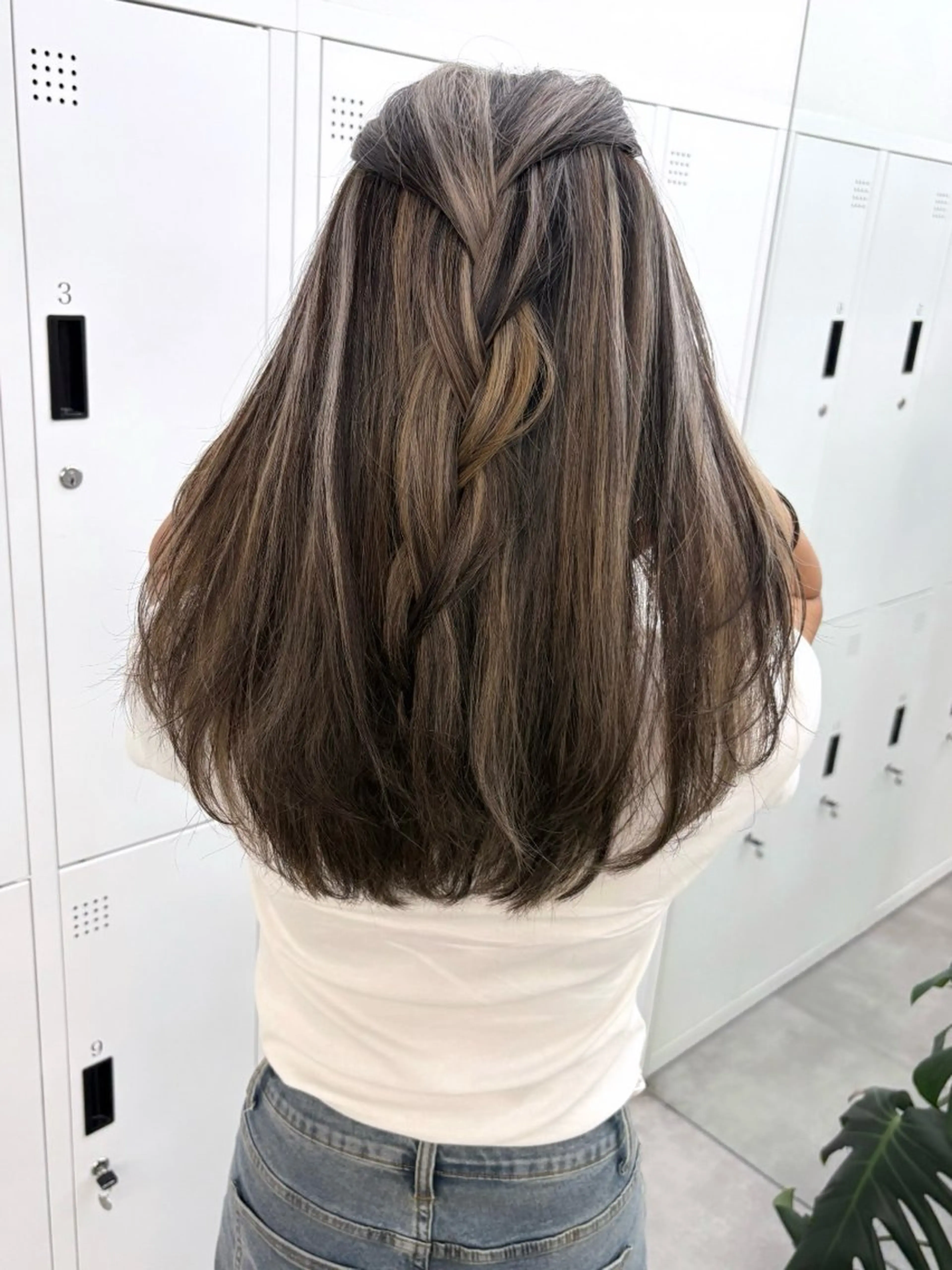 セミロング カット ヘアカラー トリートメント Ⓜ︎iyu🌊/海外 風ハイライト特化のヘアスタイル