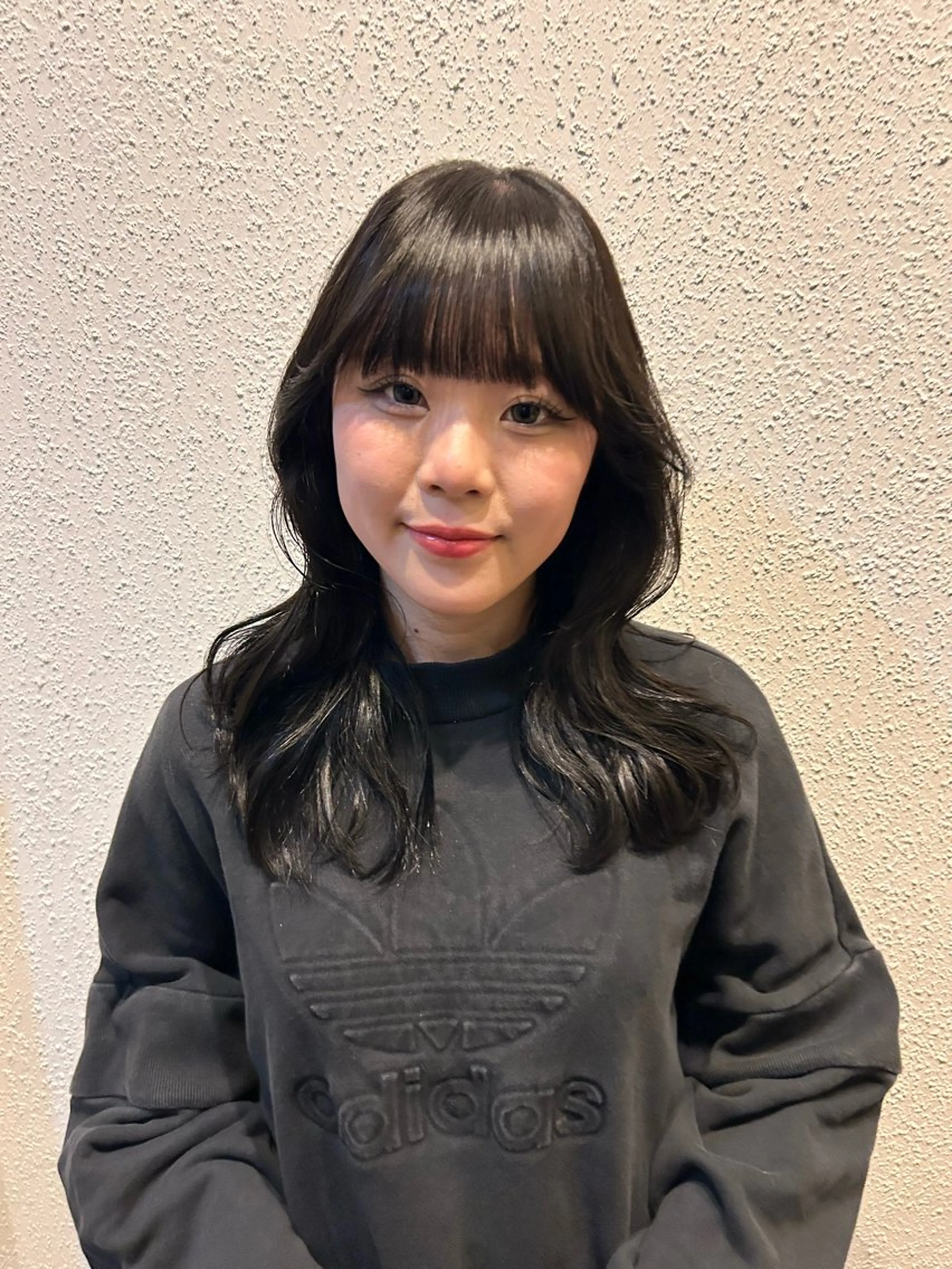 ミディアム カラー 角田 桃香のヘアスタイル