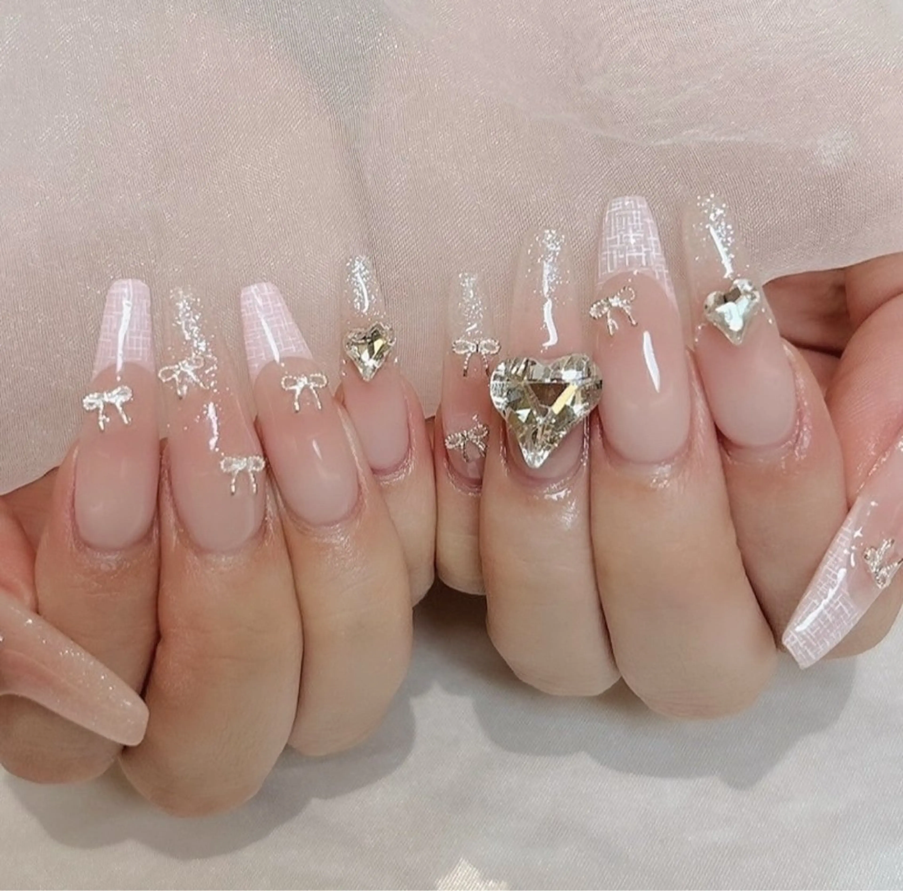 ネイル 長さ出し グラデーション キラキラネイル 韓国ネイル ラメ(グリッター) ハンドネイル ハンドケア Chisa Nail Studio所属・リ リのネイルデザイン