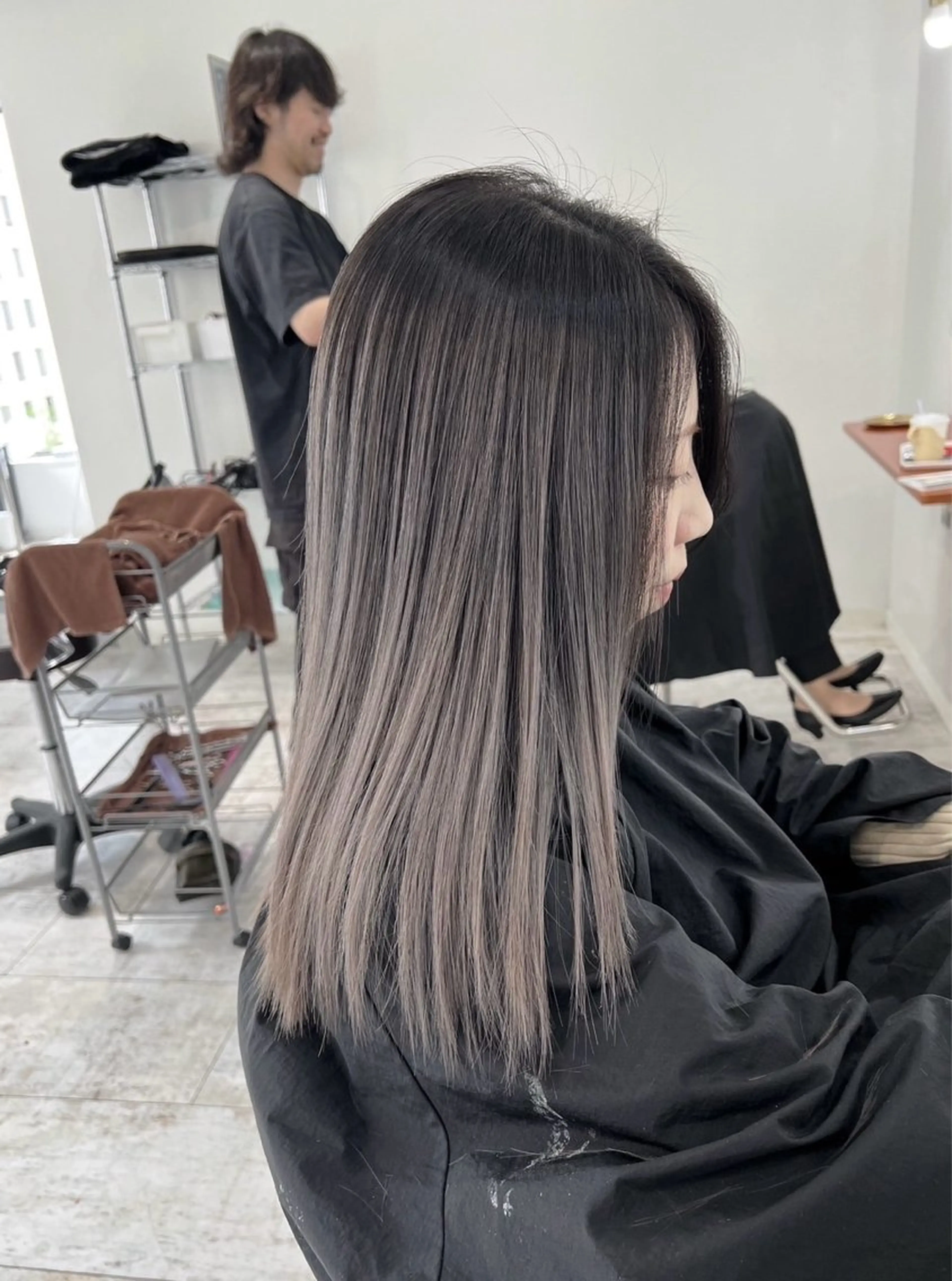 ミディアム カラー バレイヤージュ グレージュ レイヤーカット ヘアカラー トリートメント ROBIN所属・指名数No.1 /NAOYAのヘアスタイル