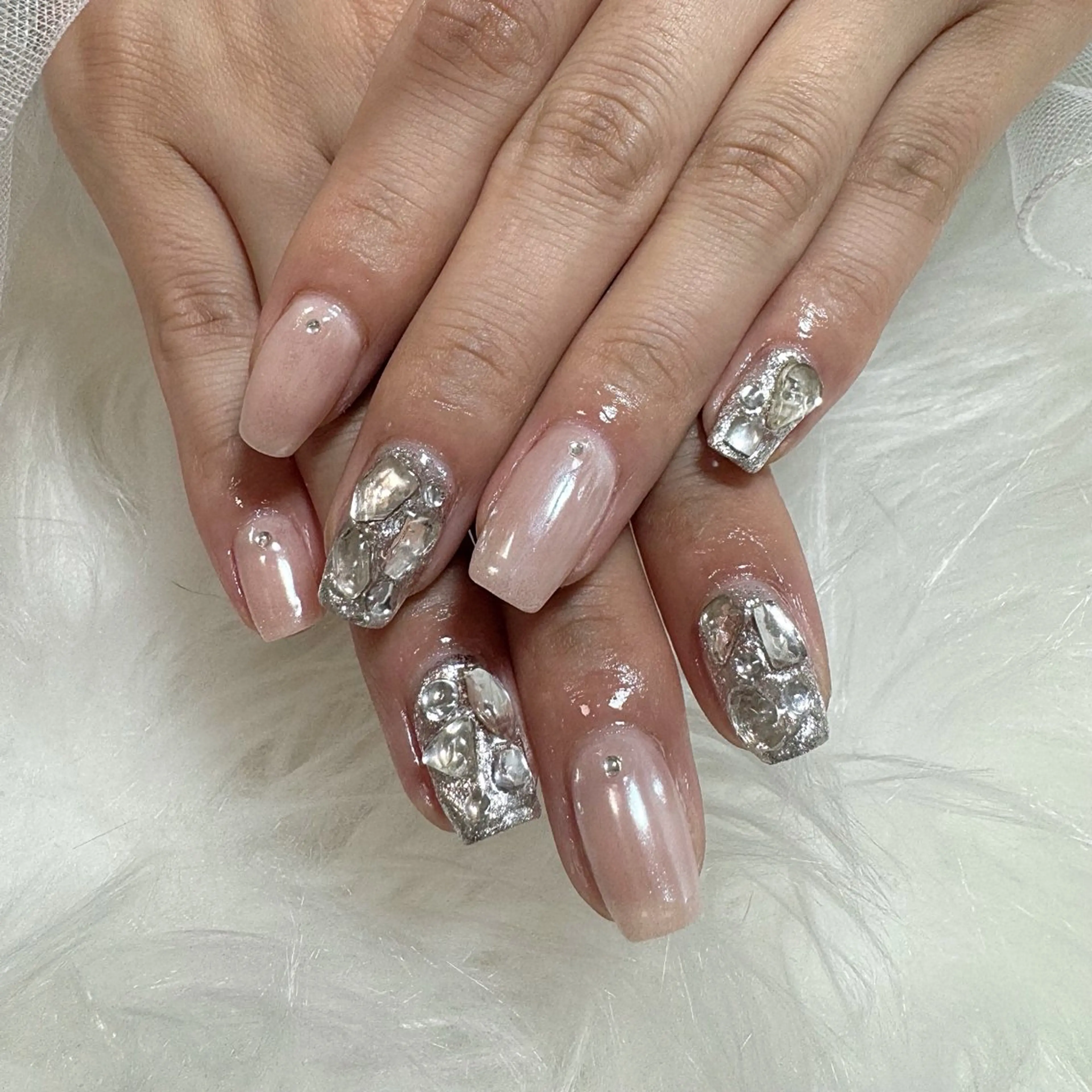 ネイル ハンドネイル シュシュ 🎀 girly nailのネイルデザイン