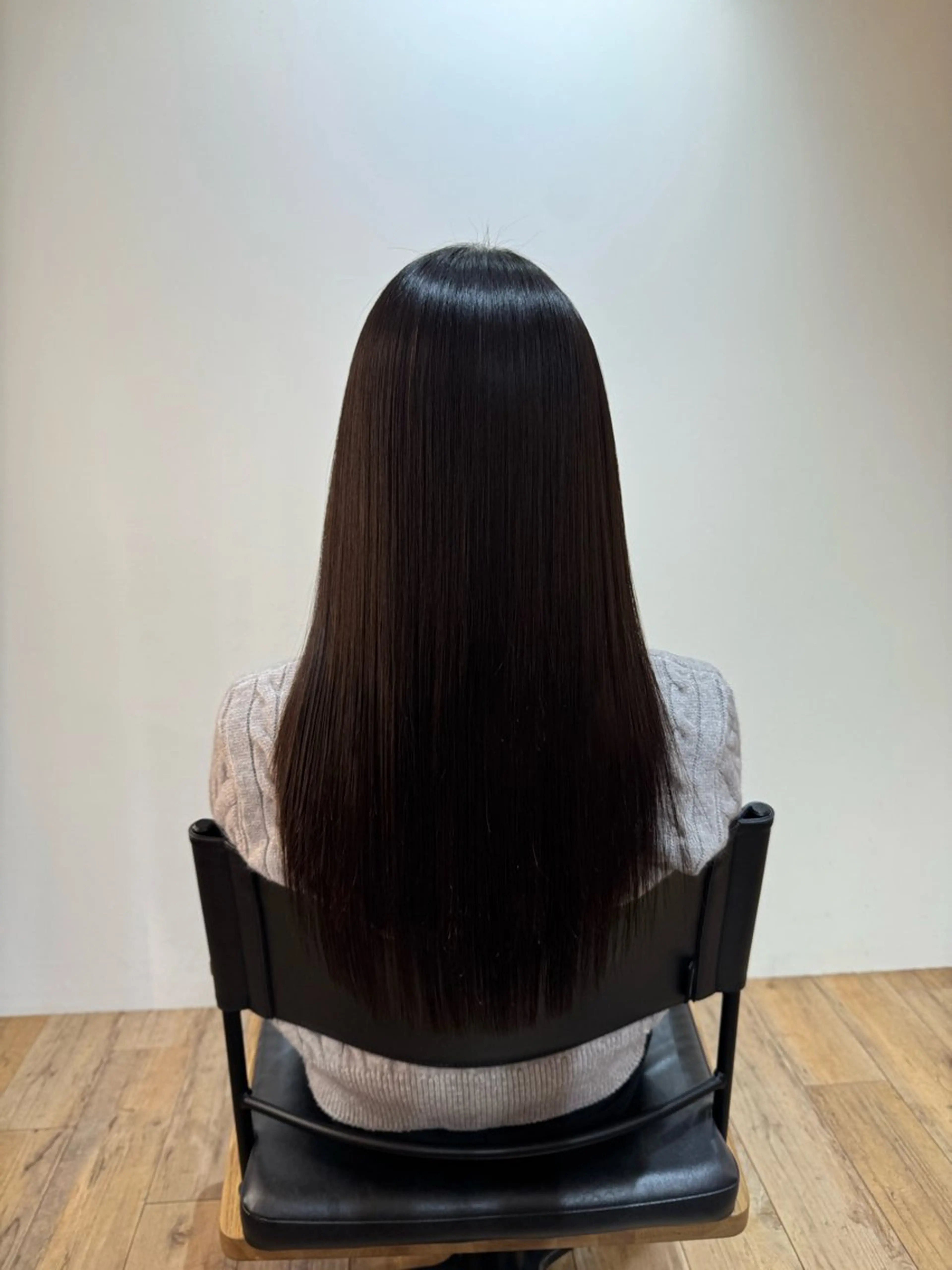 セミロング カット 縮毛矯正 トリートメント afloatkobe所属・美髪/髪質改善 川口凌弥のヘアスタイル