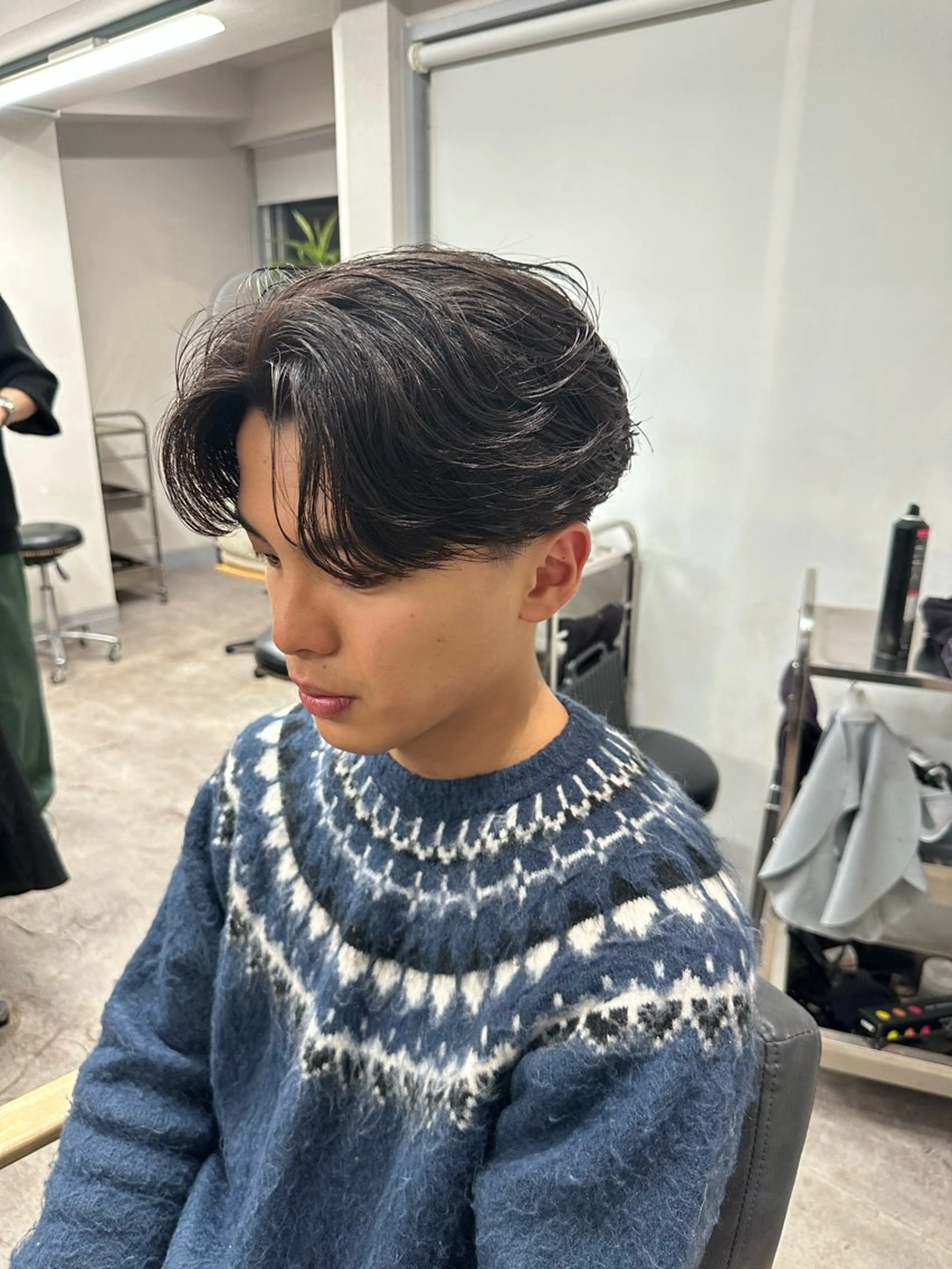 ミディアム パーマ メンズ カット パーマ トリートメント SALOWIN 原宿 iori所属・🌟原宿指名No.1 センターパート⭐️のヘアスタイル