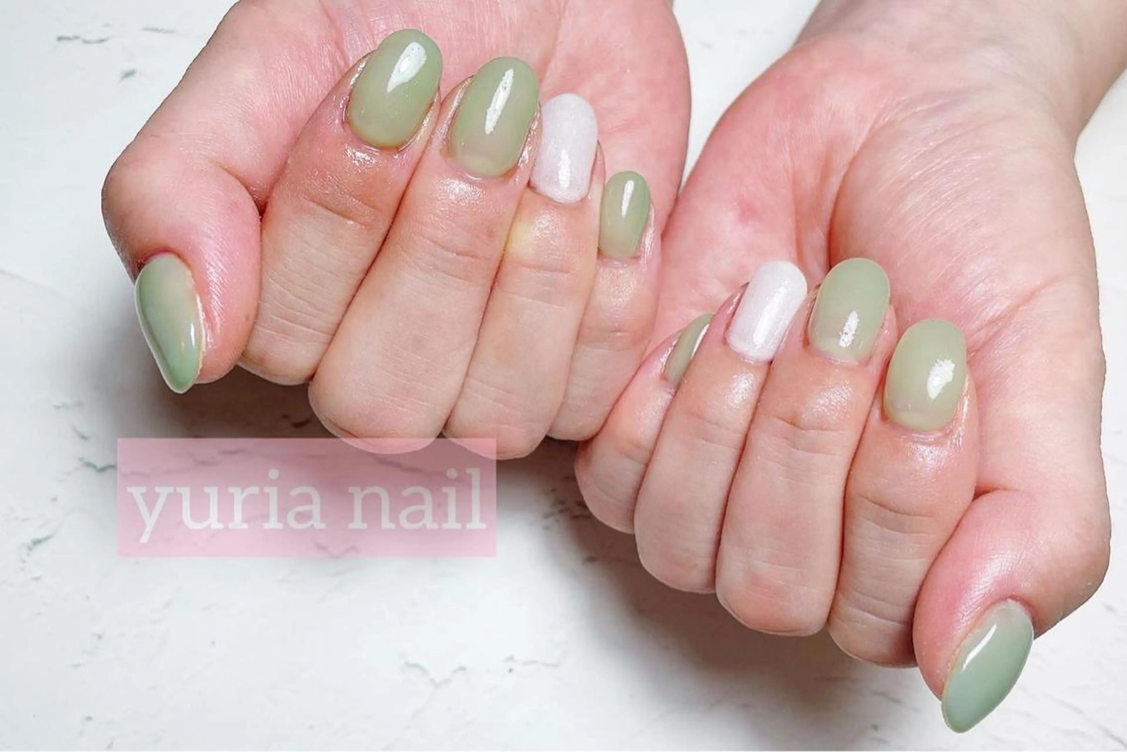 ネイル ジェルネイル ラメ(グリッター) ワンカラーネイル ピスタチオネイル ホワイト ハンドネイル 小林 ゆりあのネイルデザイン