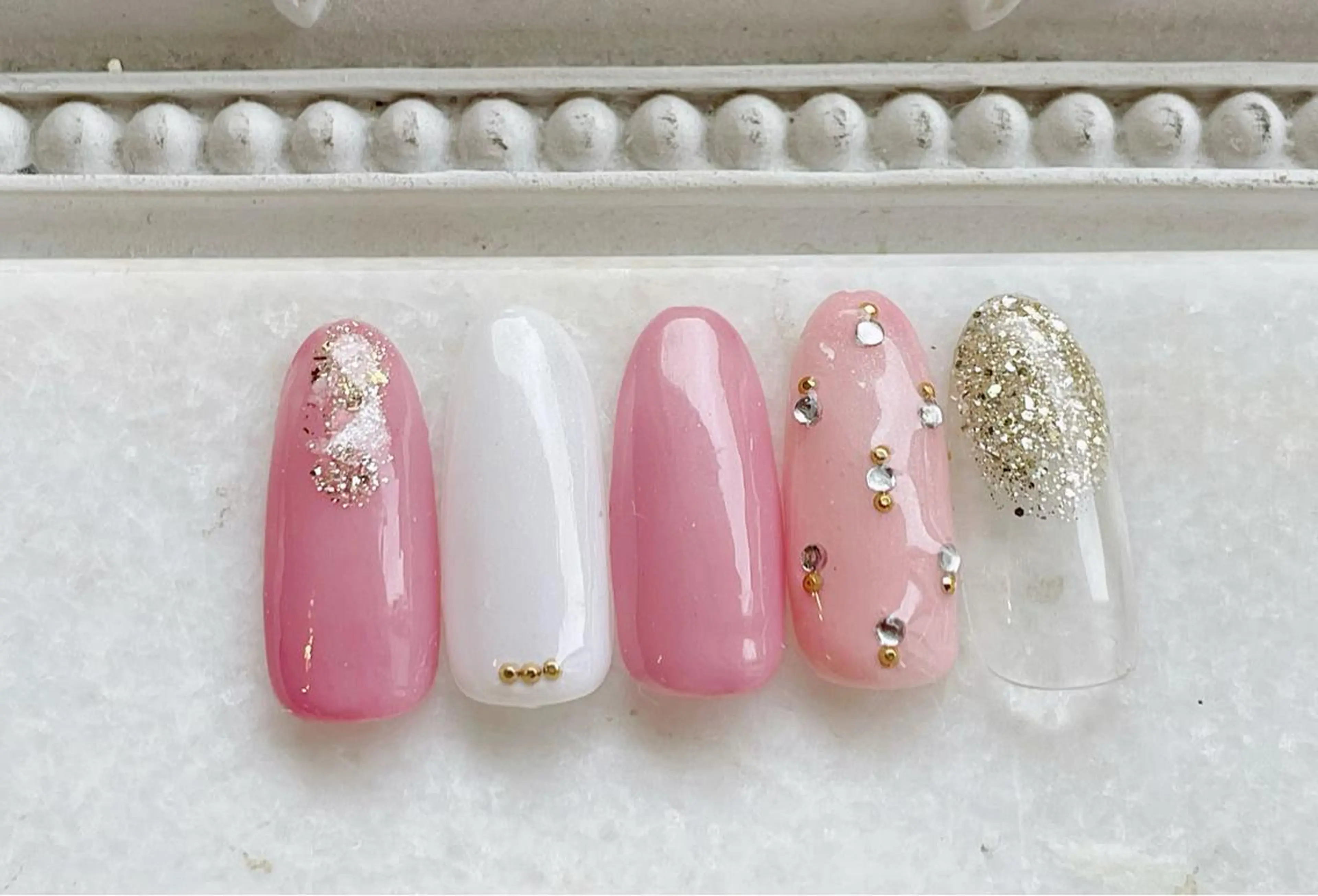 ネイル ジェルネイル パラジェル ストーンネイル ハンドネイル Satomi  のネイルデザイン