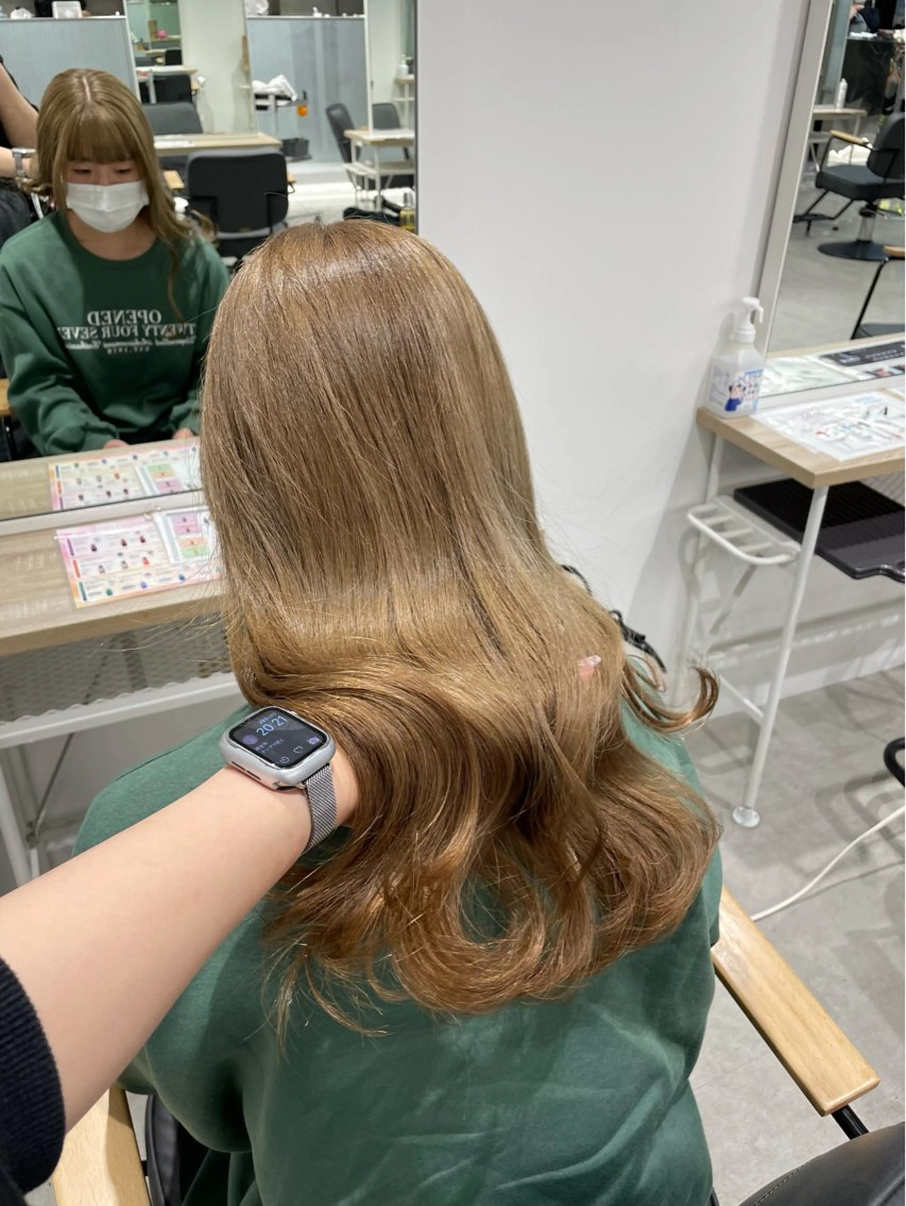 ロング ロングレイヤー 顔まわりレイヤー 顔周りカット 髪質改善 レイヤーカット ARISA︎ ハイトーン/メンズCのヘアスタイル