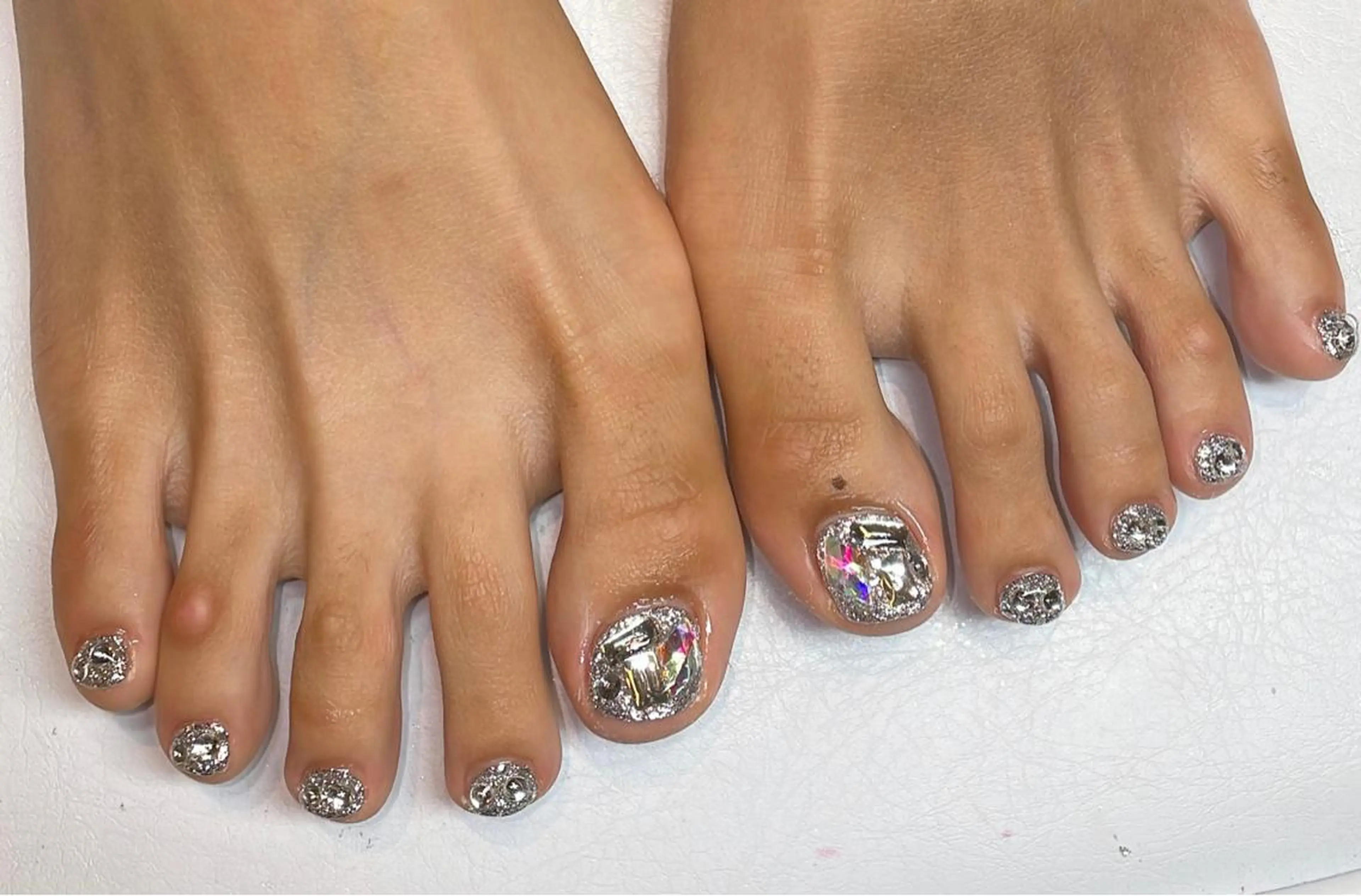 ネイル フットネイル VIERU 🌈🎀💖のネイルデザイン