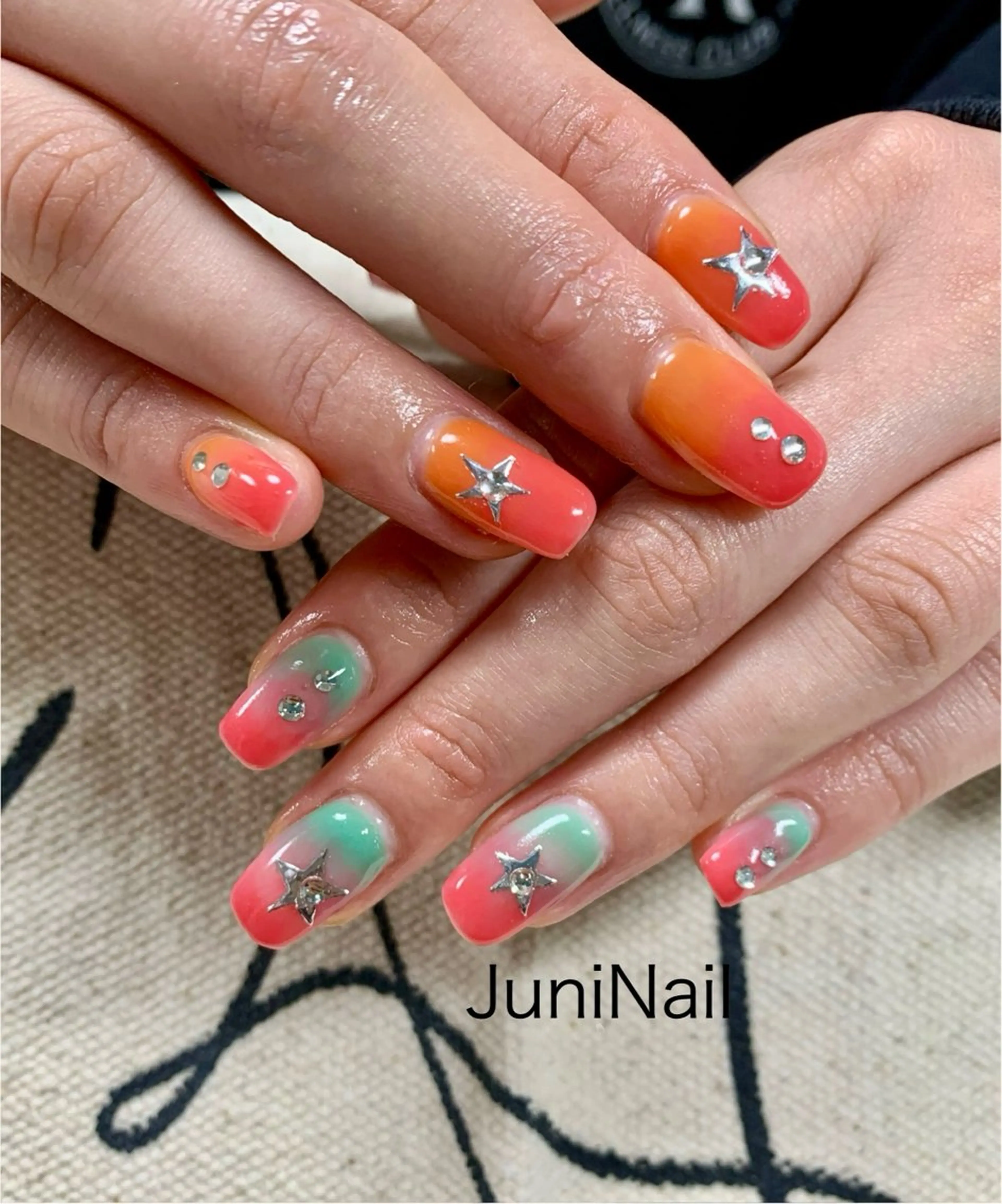 ネイル オーロラネイル クリアネイル 成人式 フラッシュネイル 氷ネイル・うるうるネイル ハンドネイル ハンドケア JuniNail 주니네일🇰🇷suのネイルデザイン