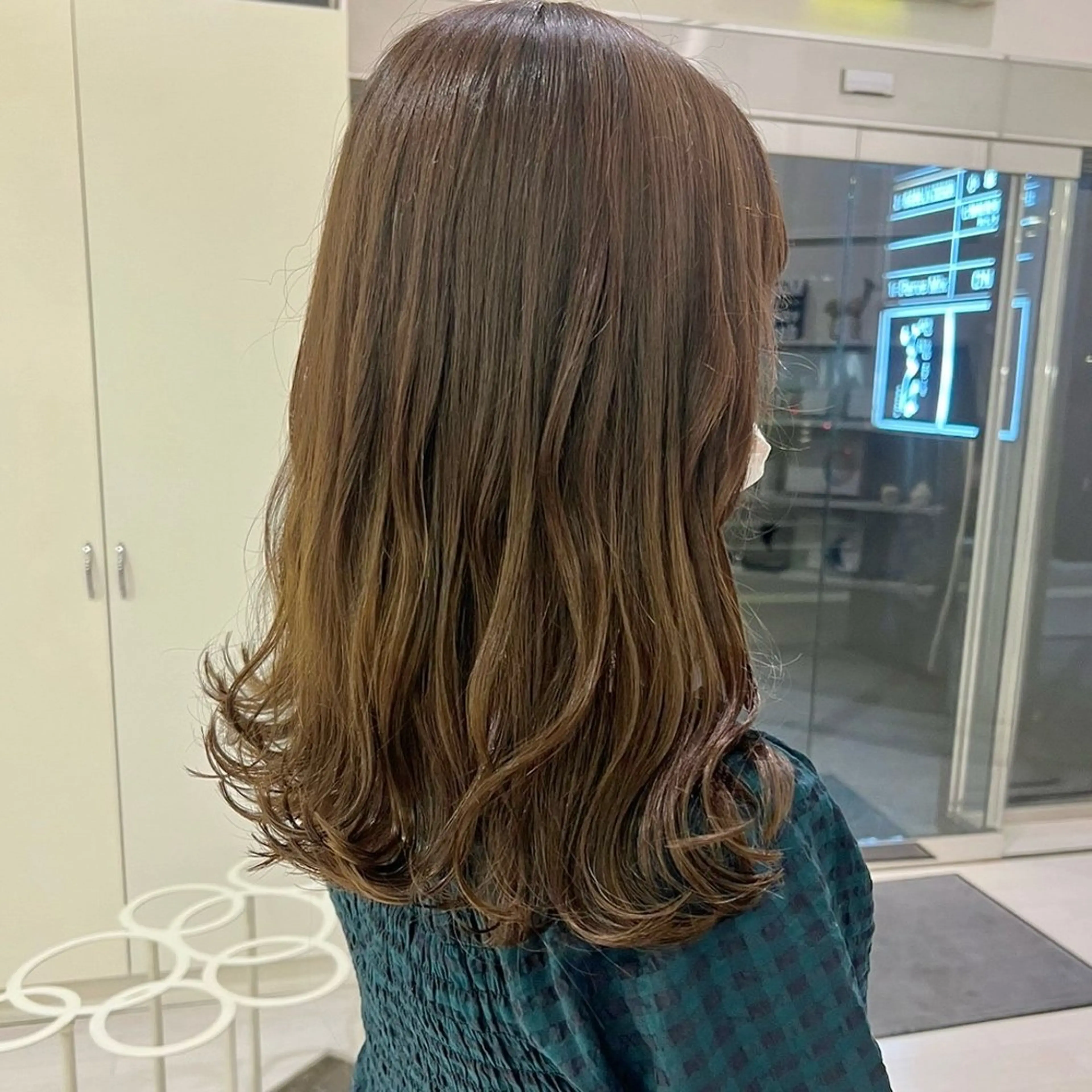 セミロング カラー ヘアカラー ParveMix￤ 大賀さつき🍨🤍のヘアスタイル