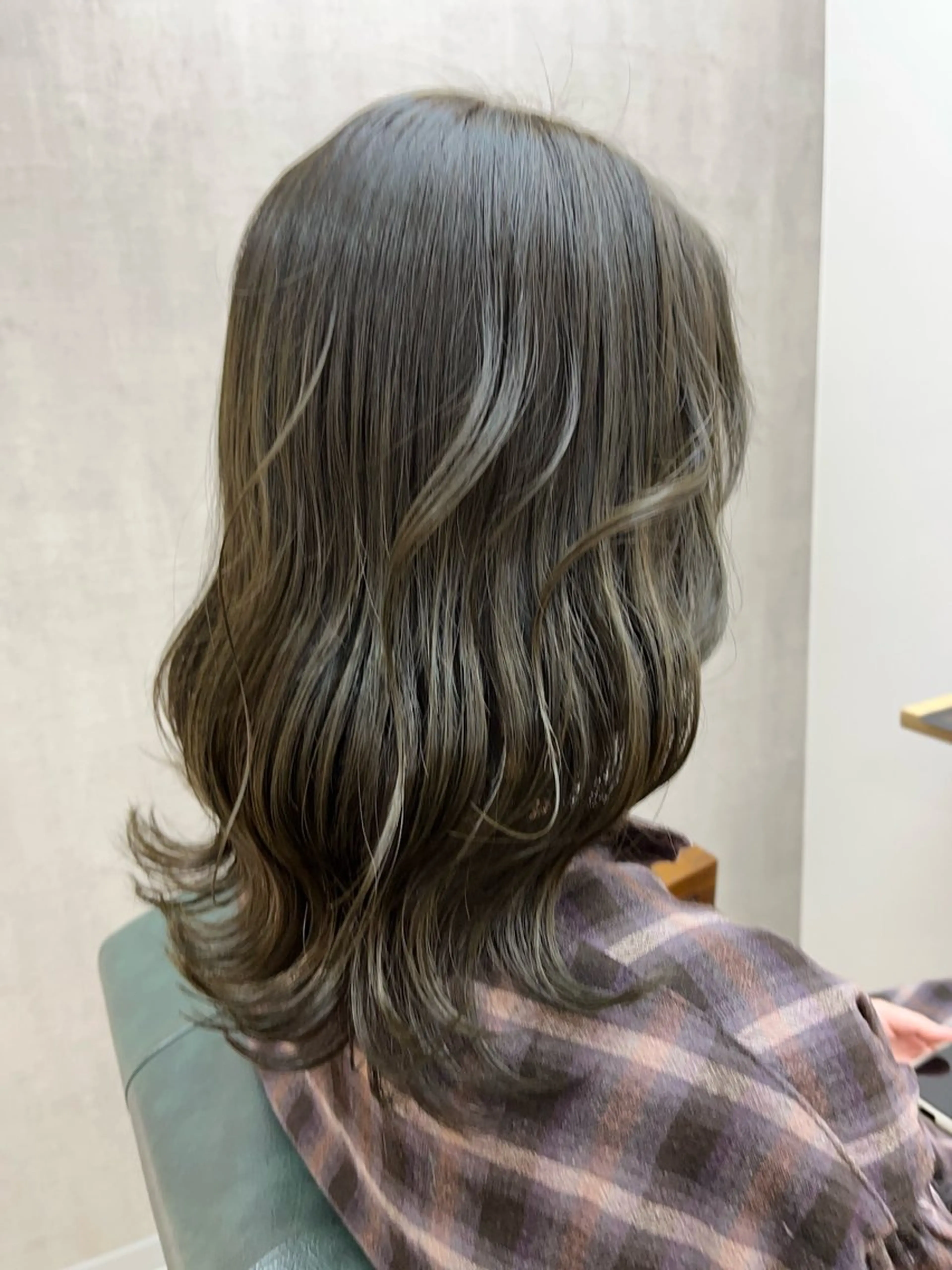 【平日限定♪】カット+イルミナor N.カラー(グレイカラー)+潤いトリートメント♪の写真