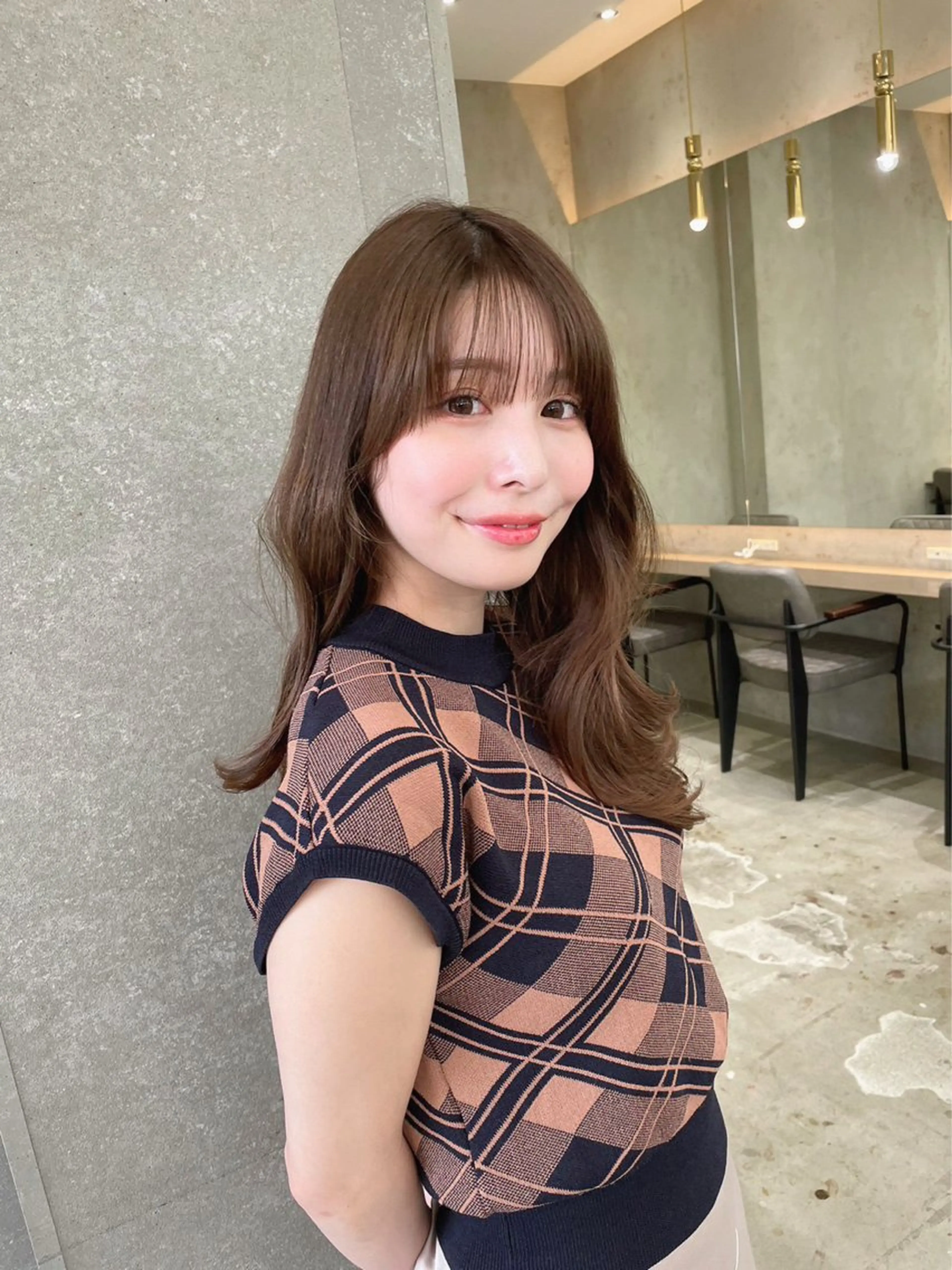 セミロング カット ヘアカラー トリートメント 山本翔一郎 韓国顔周りレイヤーのヘアスタイル