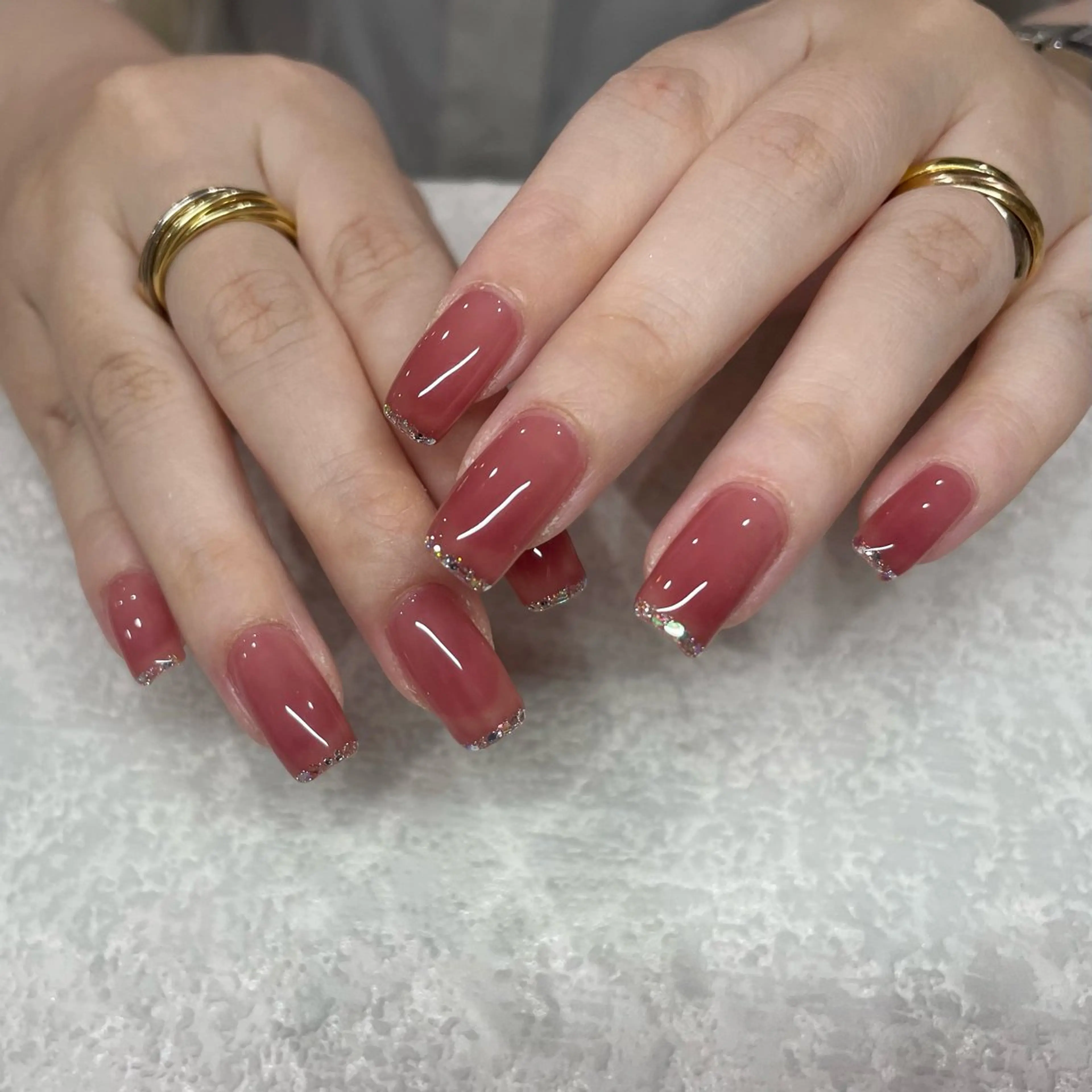 ネイル ホログラムネイル ラメ(グリッター) ハンドネイル ハンドケア パラジェルサロン 大人女性が通うサロンのネイルデザイン