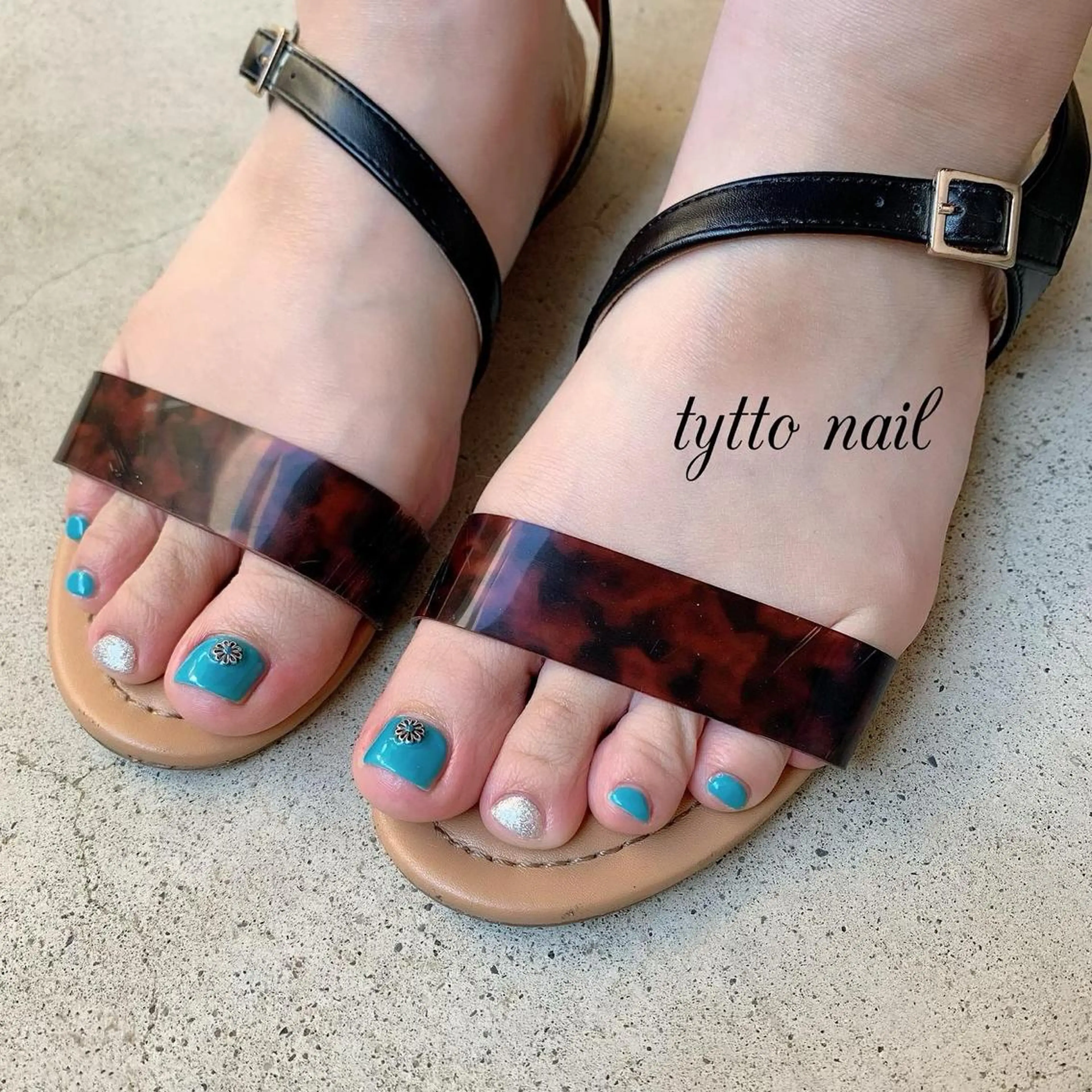 ネイル ブルー フットネイル ラメ(グリッター) ワンカラーネイル 夏ネイル フットネイル tytto nail ❤︎‪‪eri‪‪のネイルデザイン