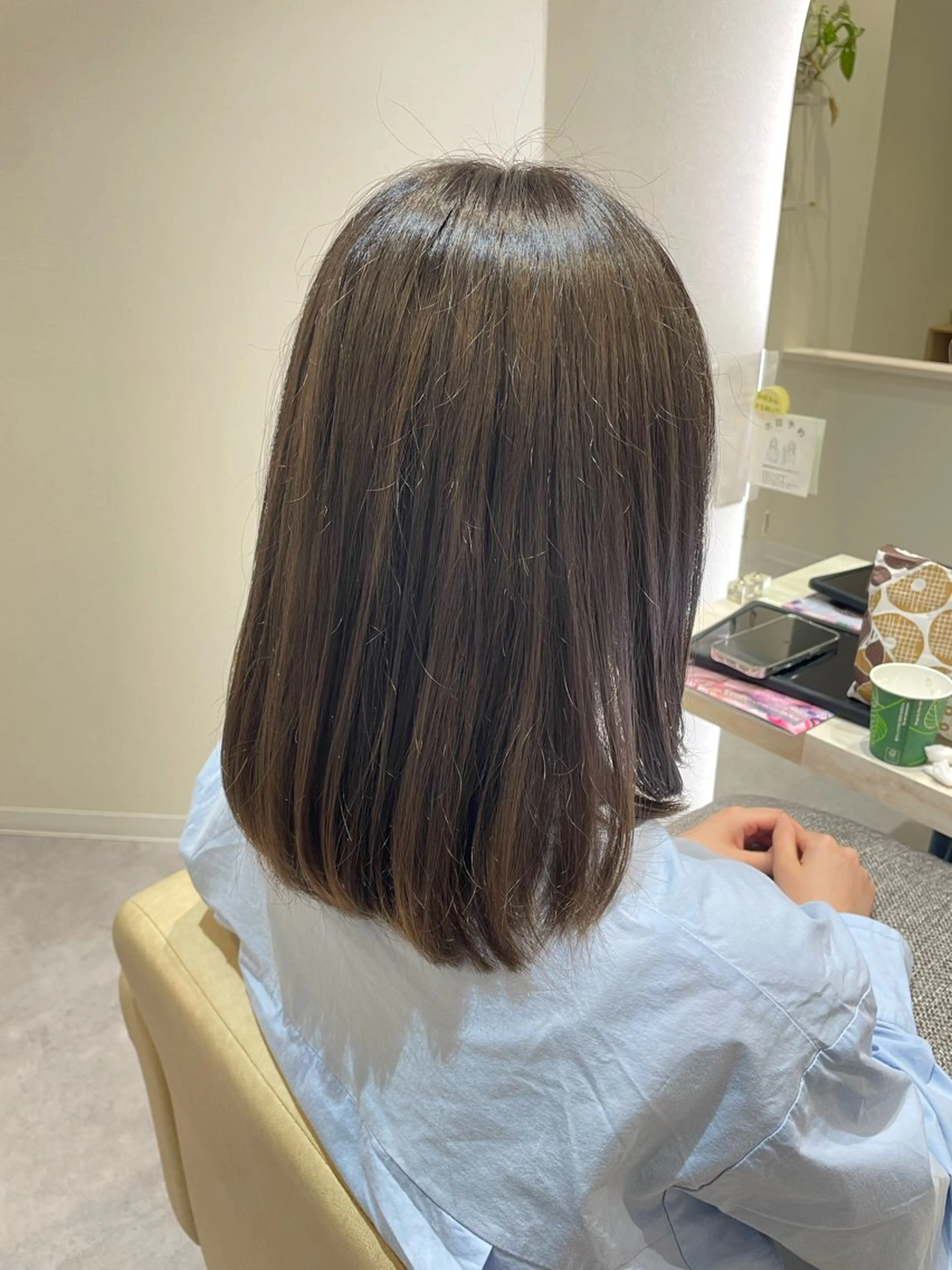 ミディアム 室川 花菜のヘアスタイル