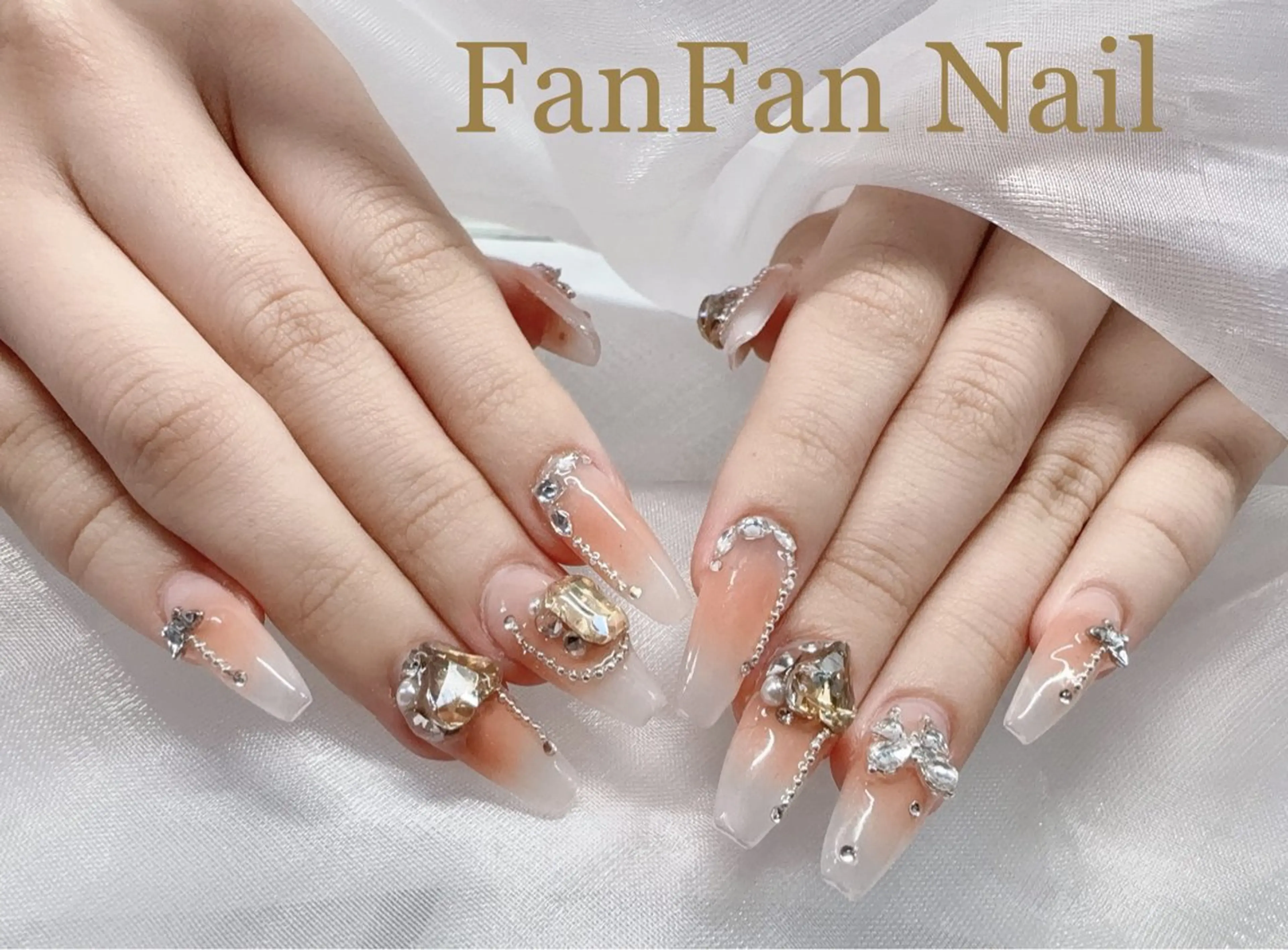 ネイル アートネイル オーロラネイル ガーリー キラキラネイル 韓国ネイル ハンドネイル KaKa FanFanNailのネイルデザイン