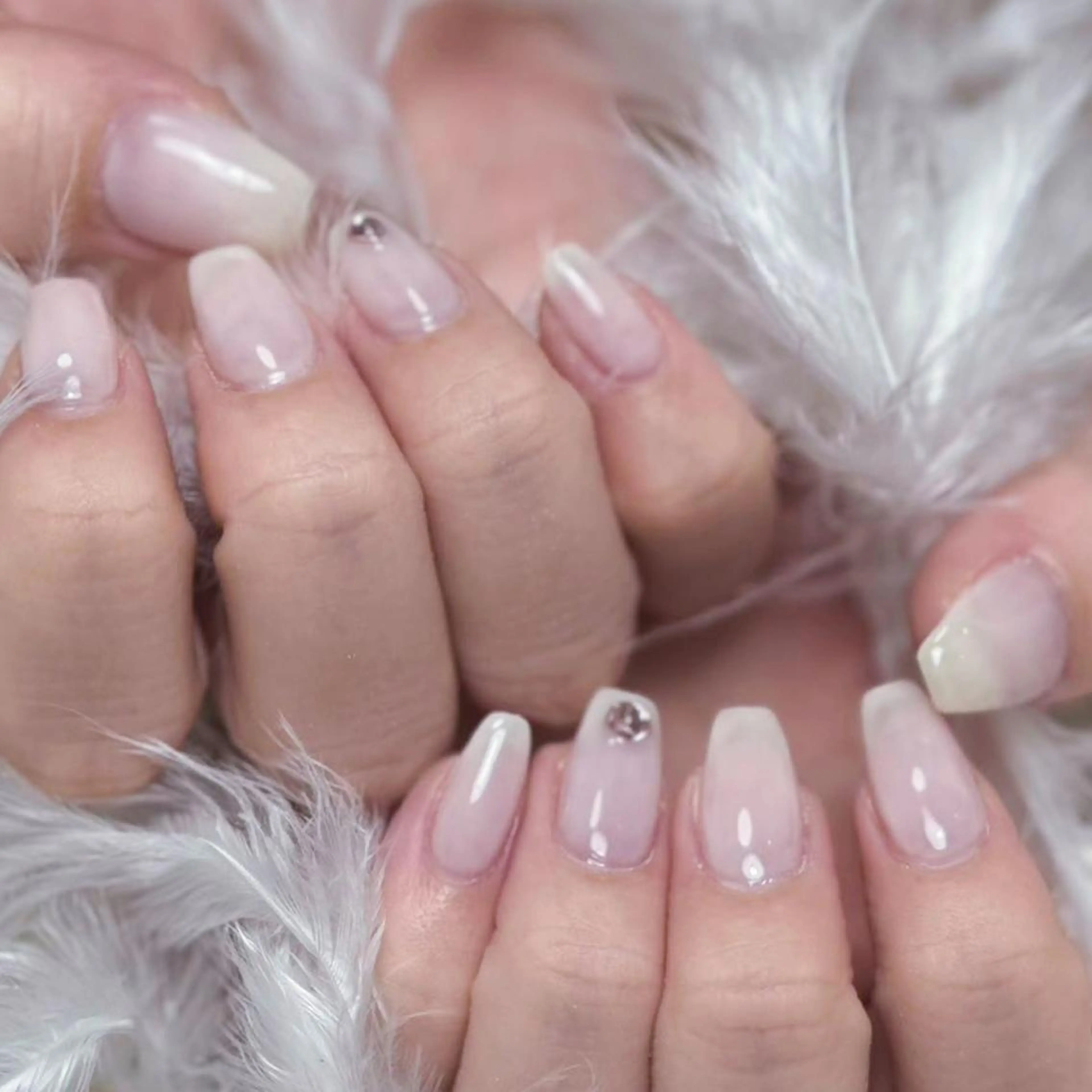 ネイル アートネイル オーロラネイル ガーリー キラキラネイル 韓国ネイル ハンドネイル ハンドケア Diamond 🚢のネイルデザイン