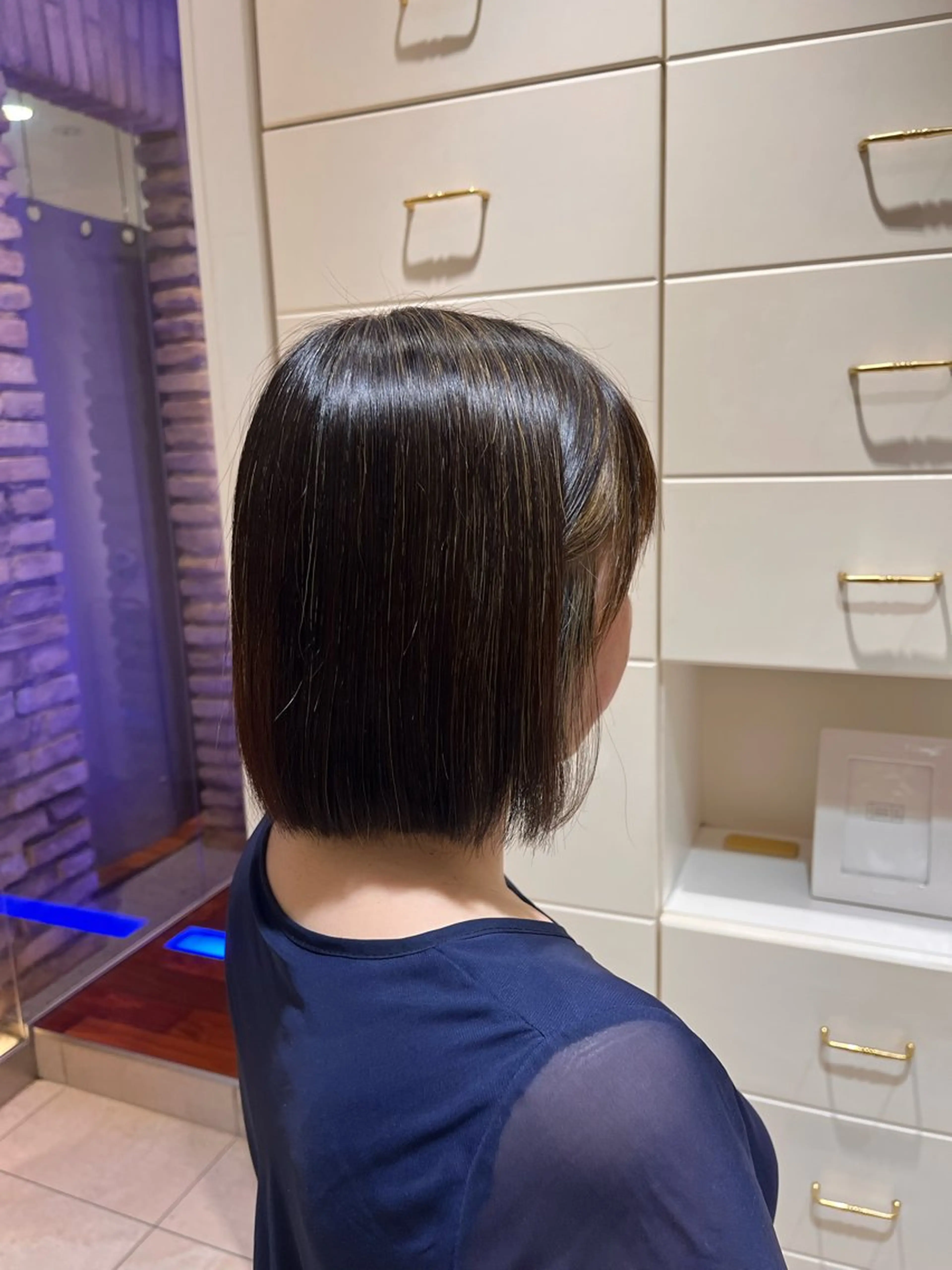 ミディアム ボブ hair make BEHIVE ichibancho AVEDA所属・渡邉  日向子 ・レイヤー、縮毛矯正のヘアスタイル